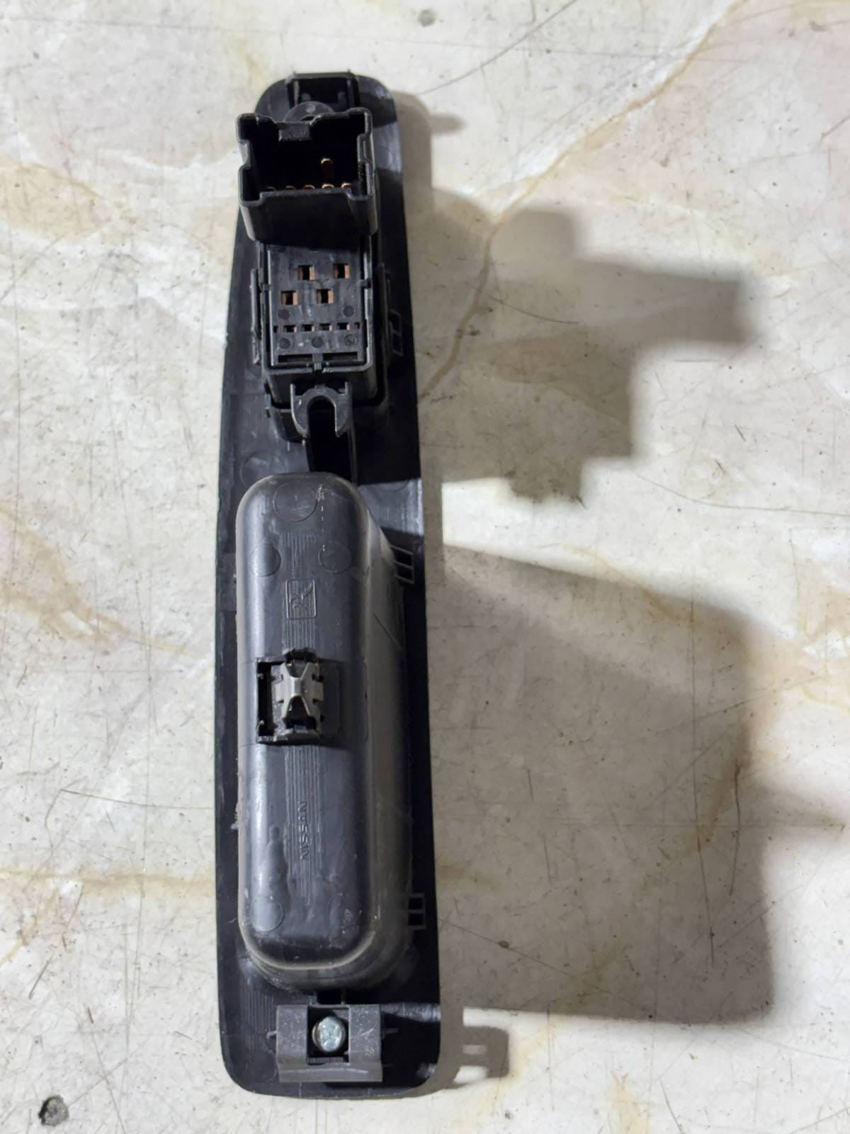 NISSAN QASHQAI J10 10-13 REAR PASSENGER LEFT DOOR WINDOW SWITCH TRIM 82951JD000