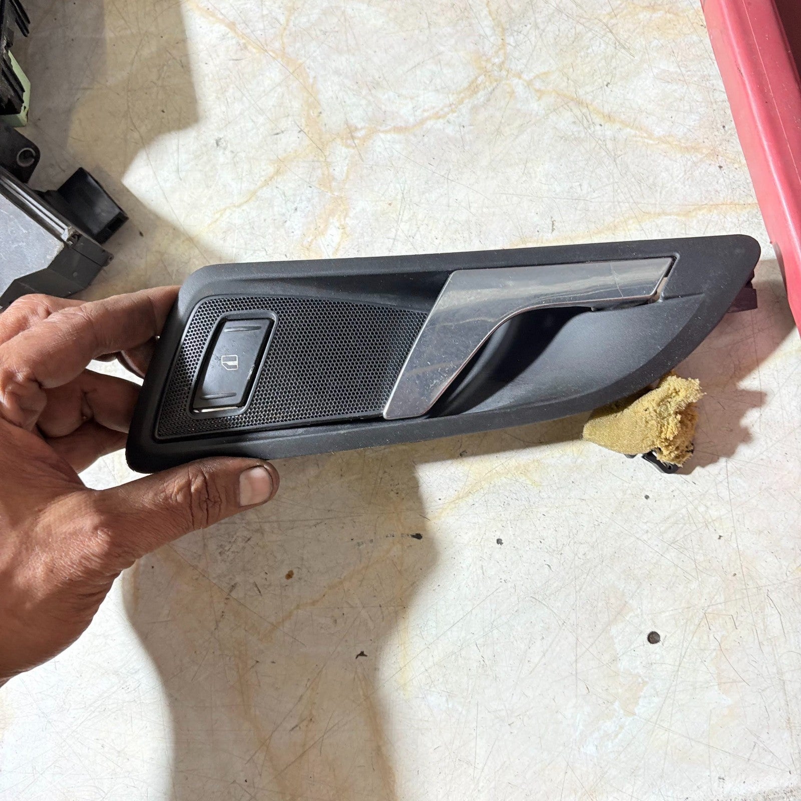 SKODA OCTAVIA PASSENGER SIDE REAR LEFT INTERIOR DOOR HANDLE 1Z0839247 04-12