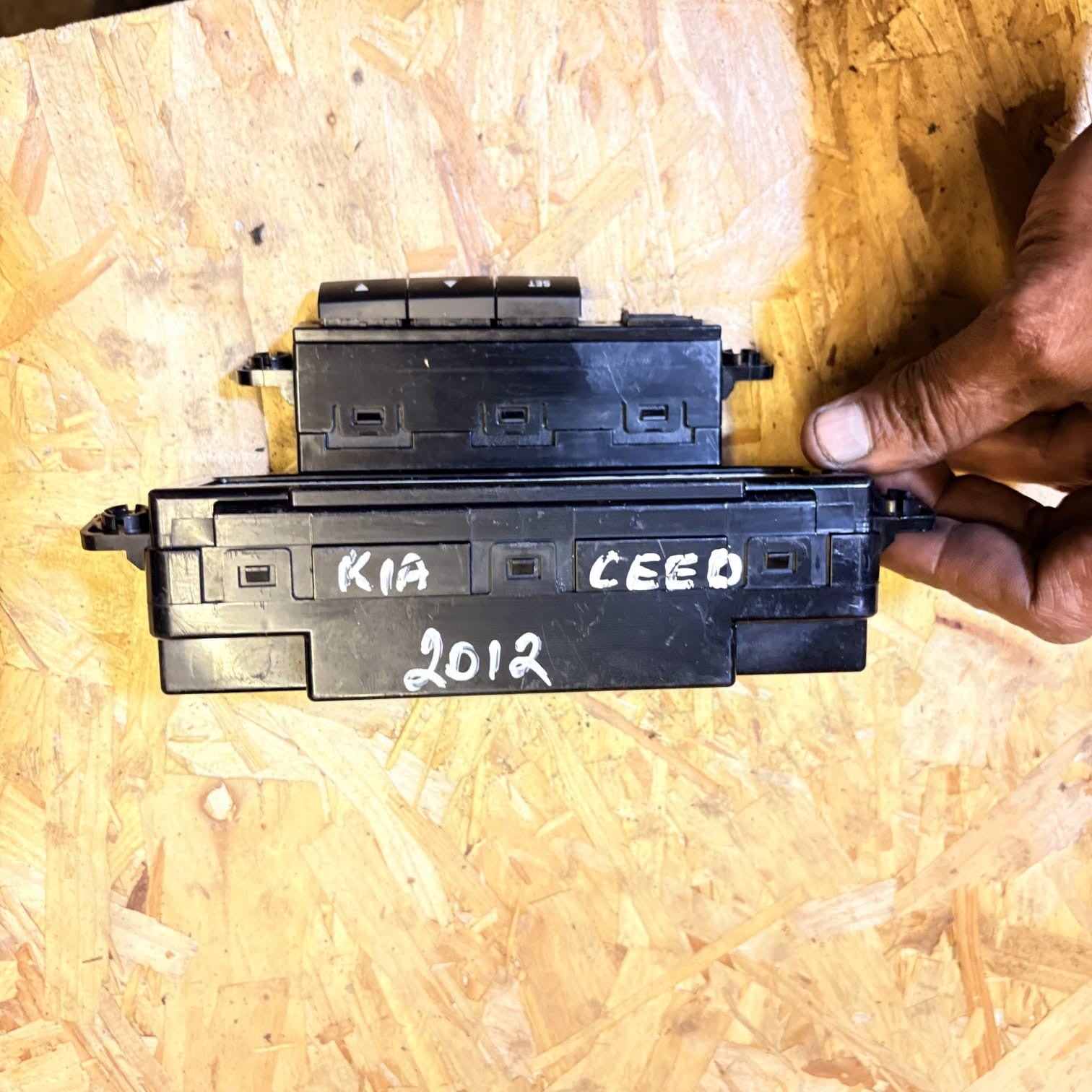 KIA CEED 2012 DISPLAY SCREEN 95710-1H700