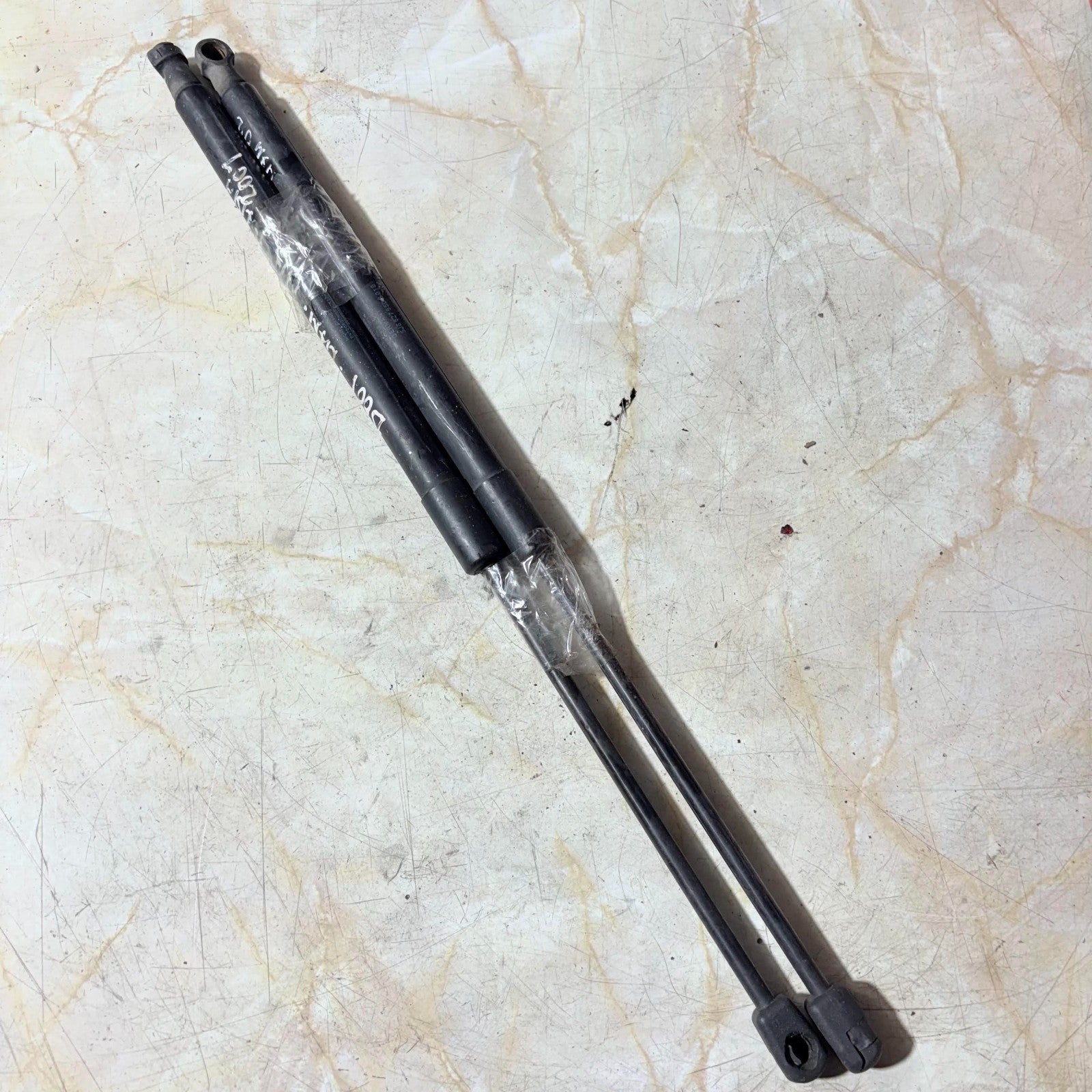 SKODA FABIA 2007-2013 TAILGATE STRUT SHOCK FABIA PAIR 5J6827550