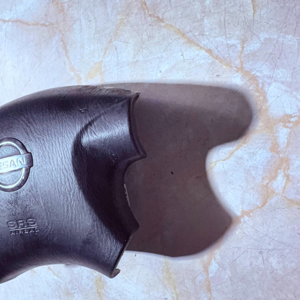 NISSAN X-Trail 2001-2007 Driver Steering Wheel Horn Trim Push Pad SRS