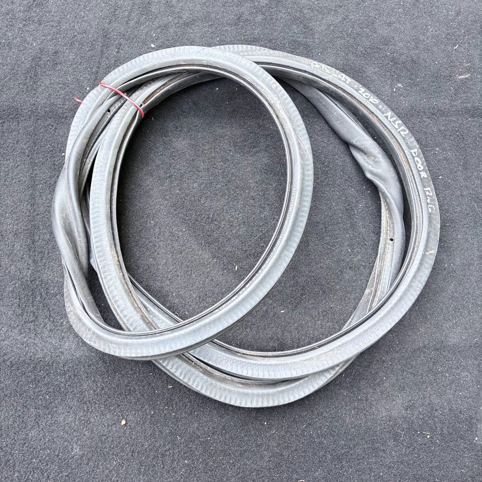 VW PASSAT B6 B7 ESTATE 2005-2015 REAR LEFT N/S REAR DOOR RUBBER SEAL 3C9867913B