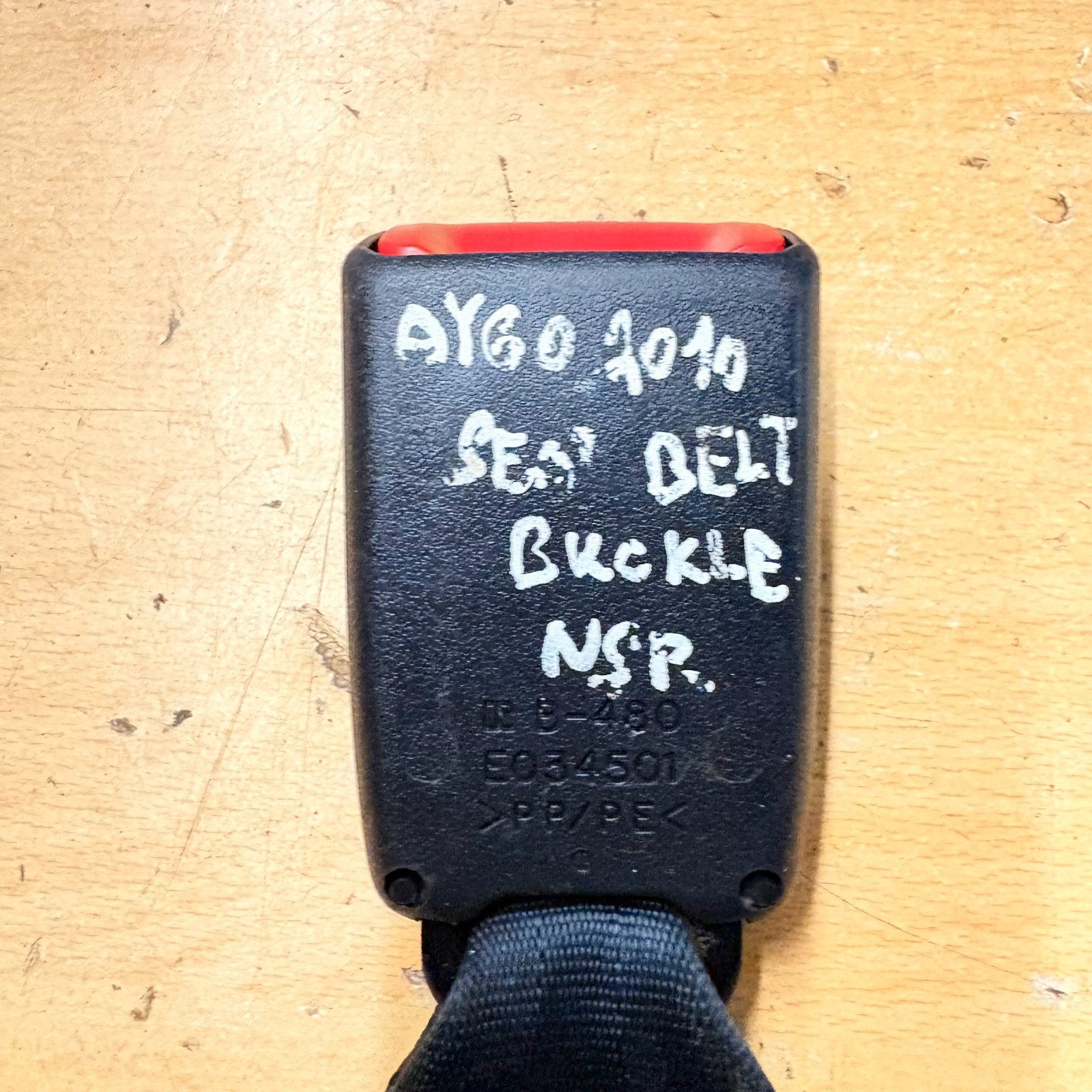 Toyota Aygo Mk1 2005-2014 NSR Passenger Seatbelt Buckle Stalk E034501 B-480