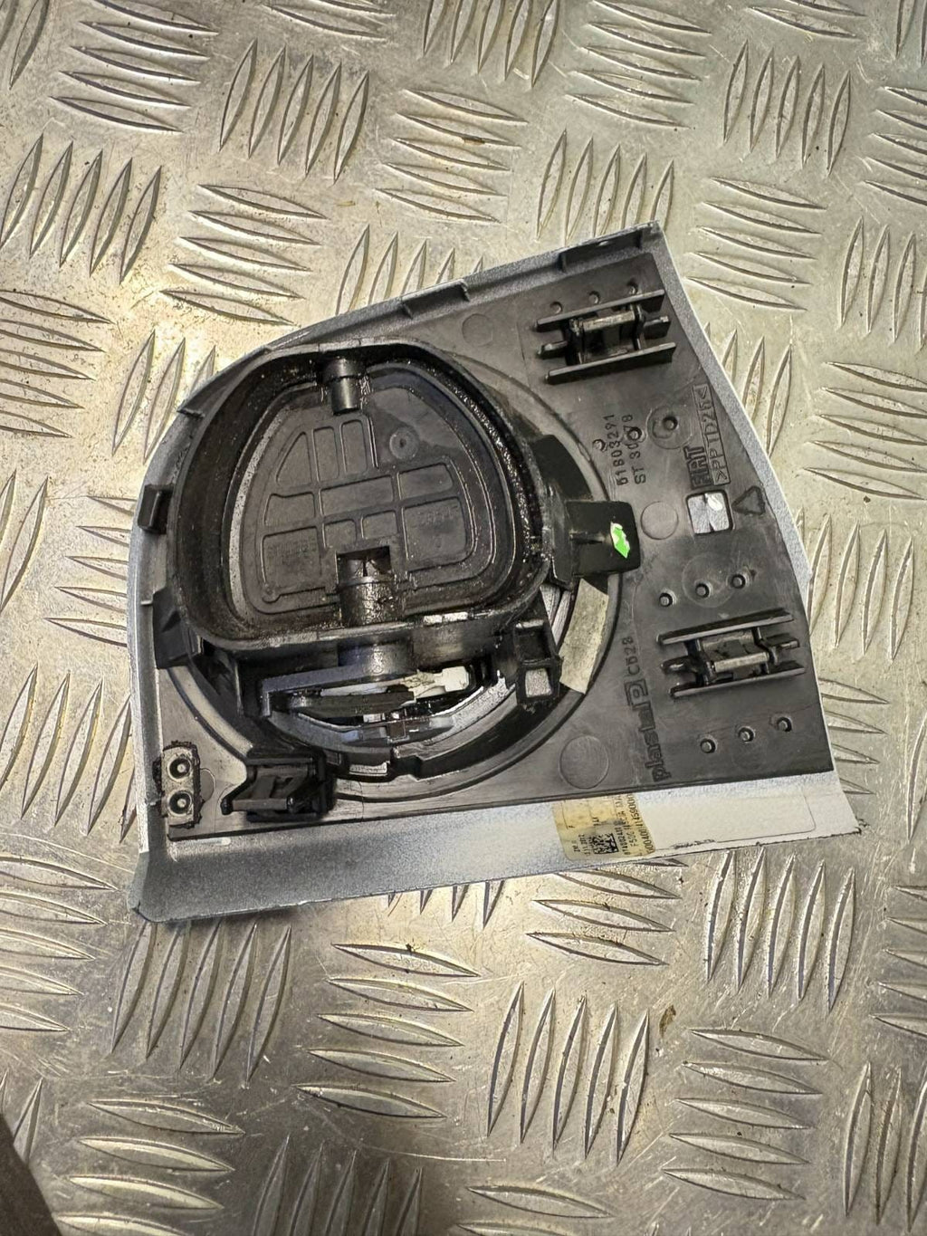 Fiat 500 2007-2015 RHD Driver Right Front Dash Air Vent Trim 51803291