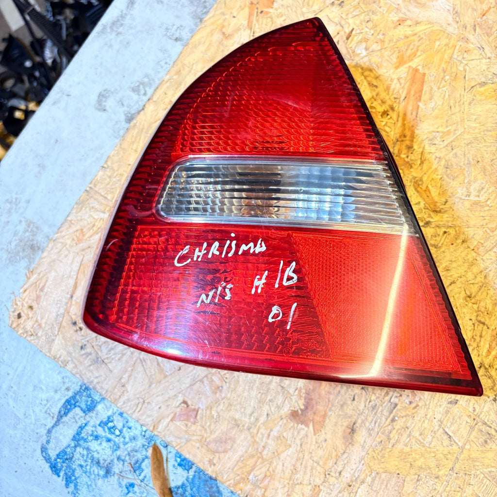 MITSUBISHI CARISMA MK1 95-04 REAR LEFT OUTER TAIL LIGHT PASSENGER LAMP 151085