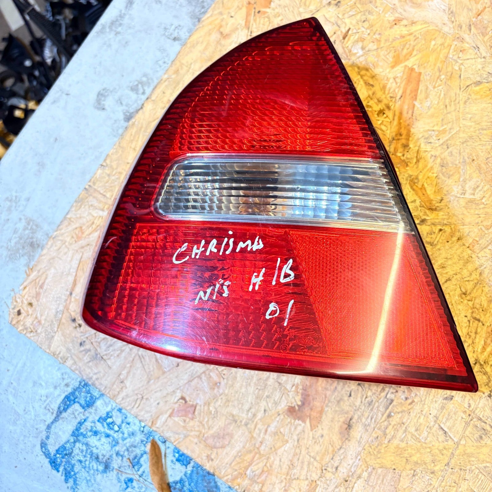 MITSUBISHI CARISMA MK1 95-04 REAR LEFT OUTER TAIL LIGHT PASSENGER LAMP 151085