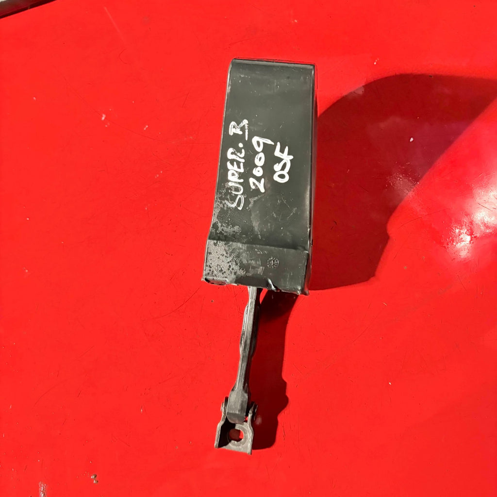 2009 SKODA SUPERB O/S/F DRIVER SIDE FRONT DOOR CATCH STRAP 3T0837249