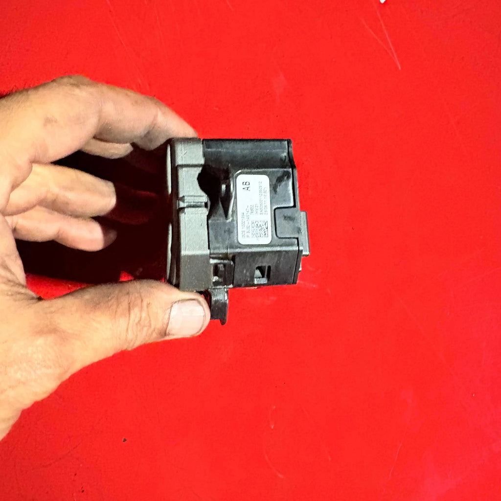 Land Rover Range Rover Traction Control Switch 30s10021994 2011-2017