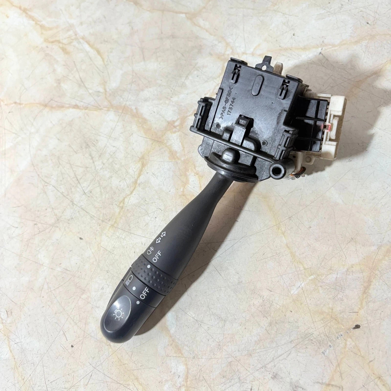SUZUKI SWIFT LIGHT STALK SWITCH 173744 2013-2017