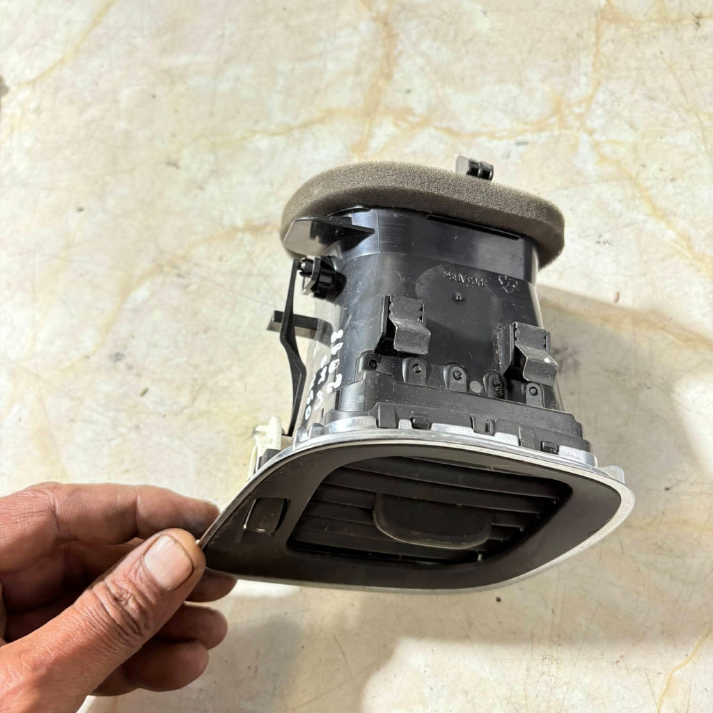 Volvo V40 2016-2019 Facelift Rear Right Air Vent 7480-300