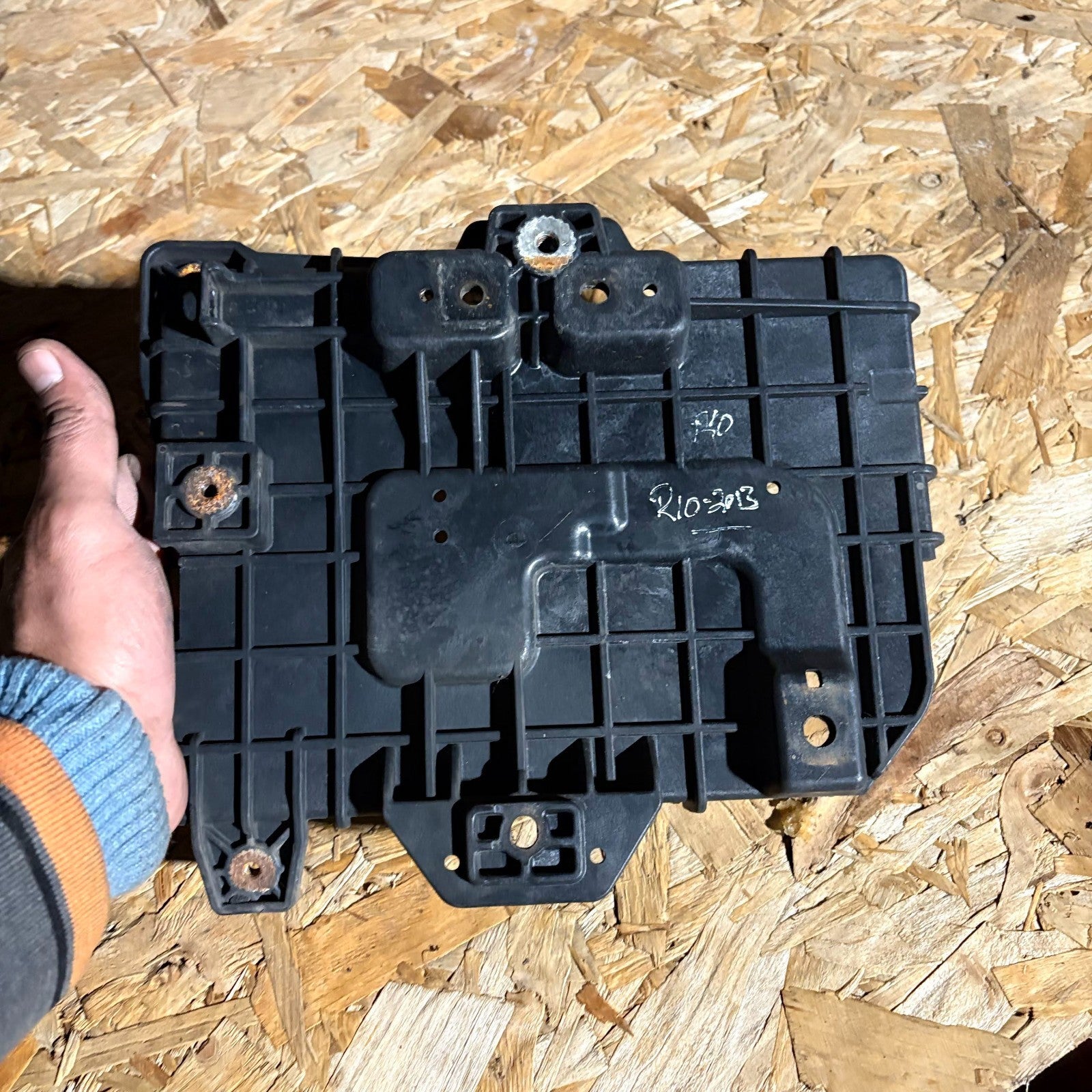 Kia Rio Mk3 UB 2012-2015 Engine Bay Battery Tray Holder 37150-1W000 1.2 Petrol