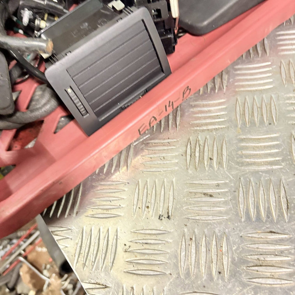 D65264930 Mazda 2 2007-2014 Air Nozzle Ventilation Grille Passenger Middle