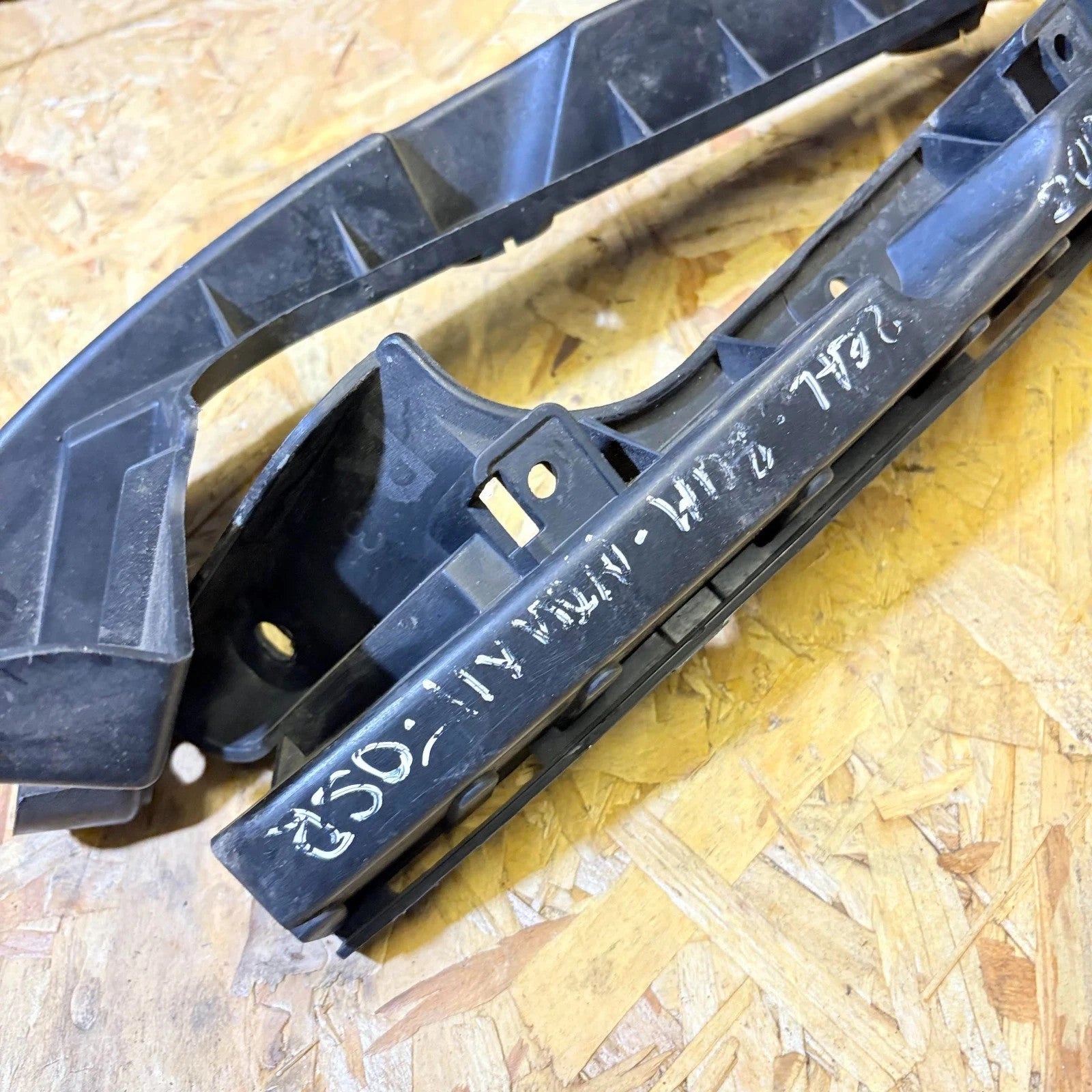 Audi TT 8J MK2 06-14 PAIR REAR BUMPER CLIPS MOUNTS LEFT+RIGHT SIDE