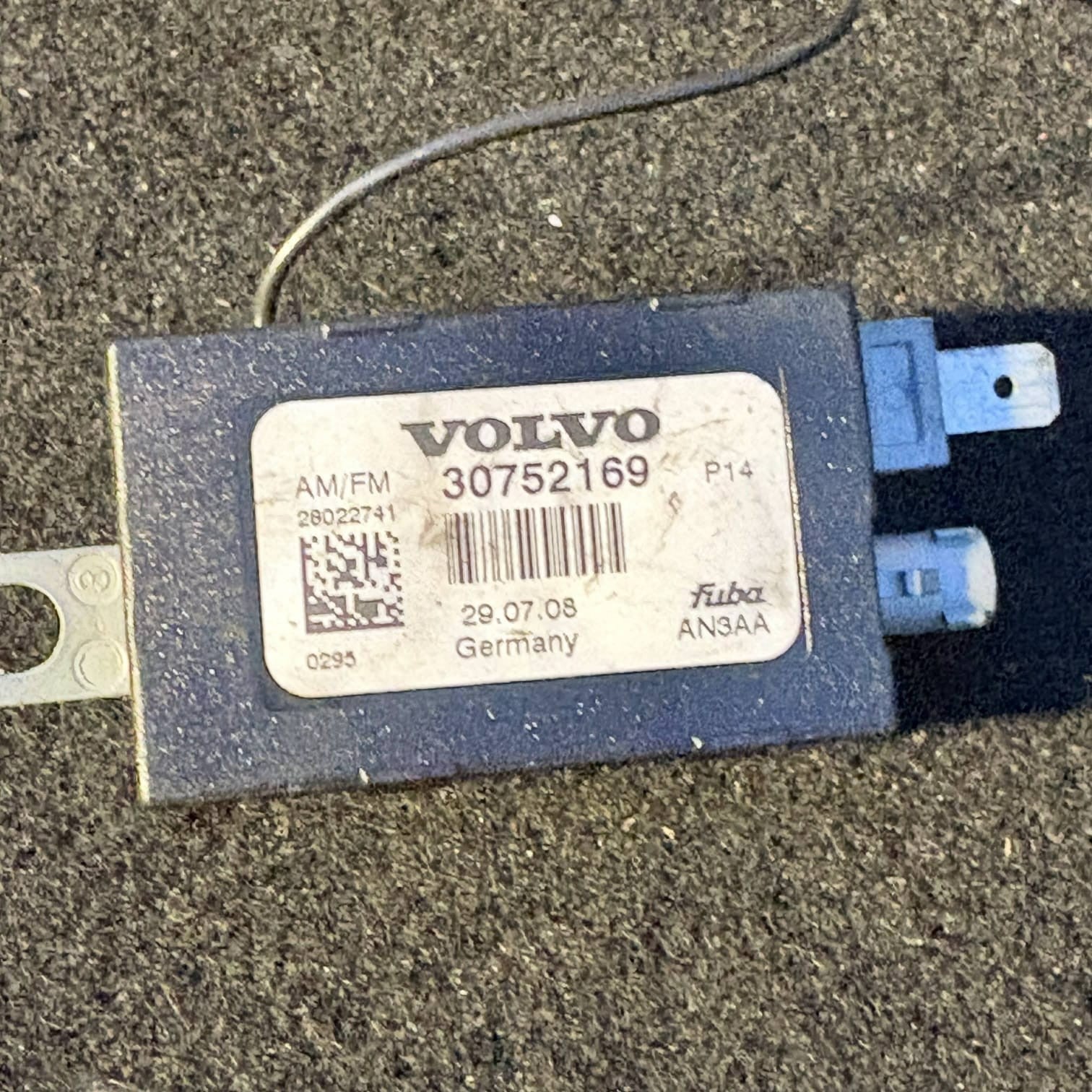 VOLVO C30 2008 AM/FM AERIAL ANTENNA AMPLIFIER AMP 30752169