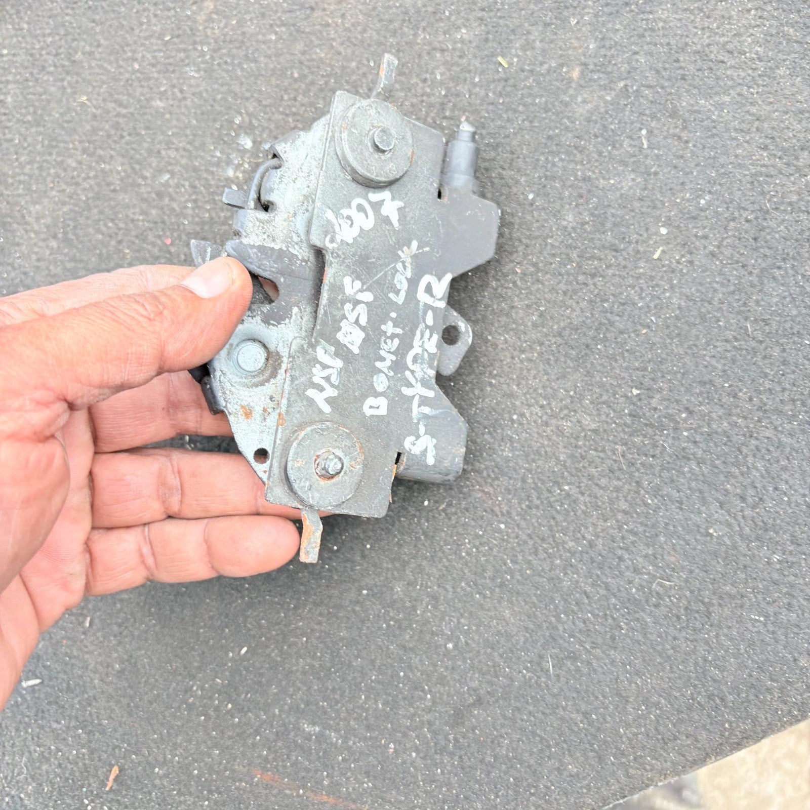 2007 JAGUAR S-TYPE R BONNET LOCK LATCH CATCH MECHANISM FRONT LEFT SIDE