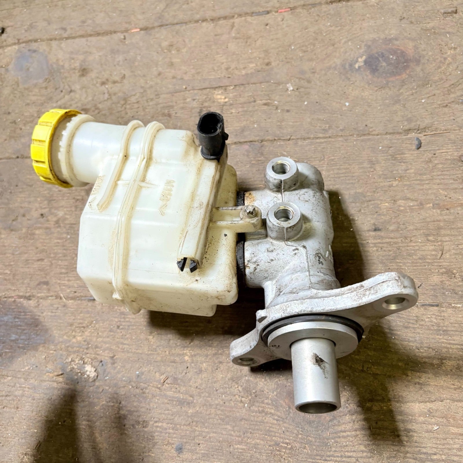 FIAT 500 2016 BRAKE MASTER CYLINDER & RESERVOIR 32069666