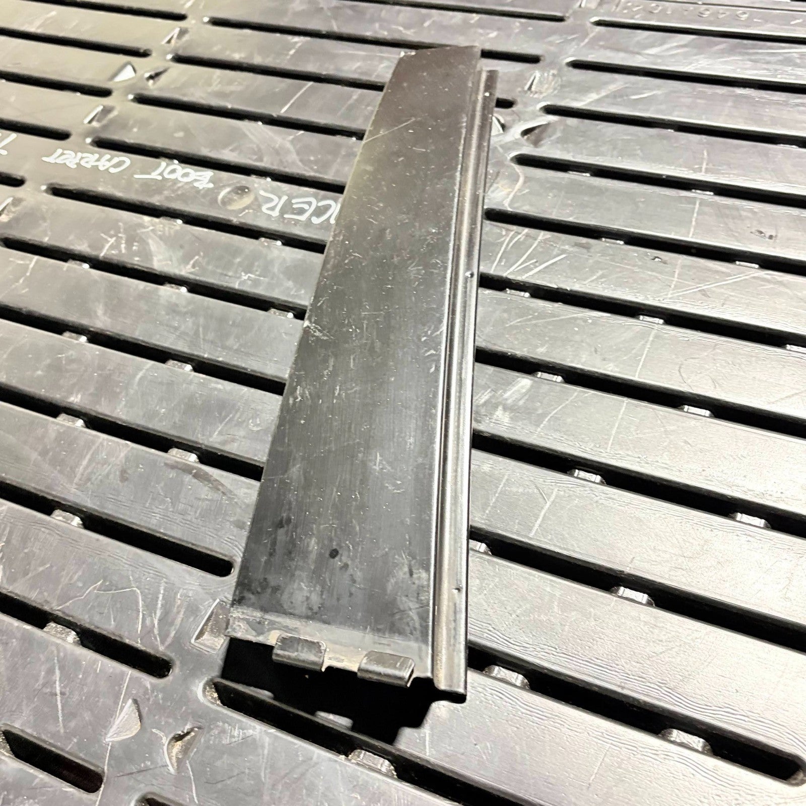 2005 VOLKSWAGEN PASSAT REAR RIGHT DRIVER EXTERIOR DOOR WINDOW TRIM COVER
