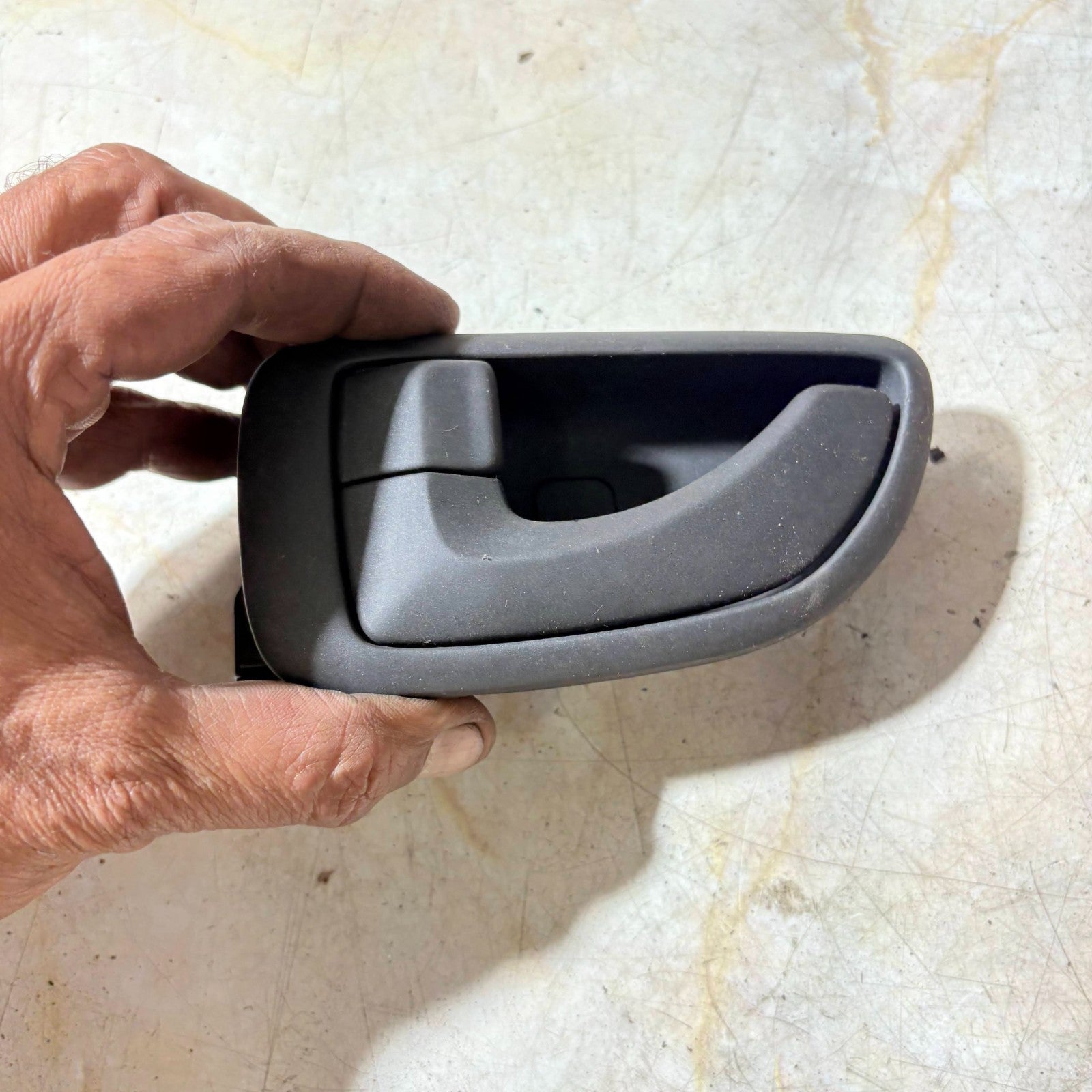HYUNDAI ACCENT PASSENGER REAR LEFT INNER DOOR HANDLE 2002