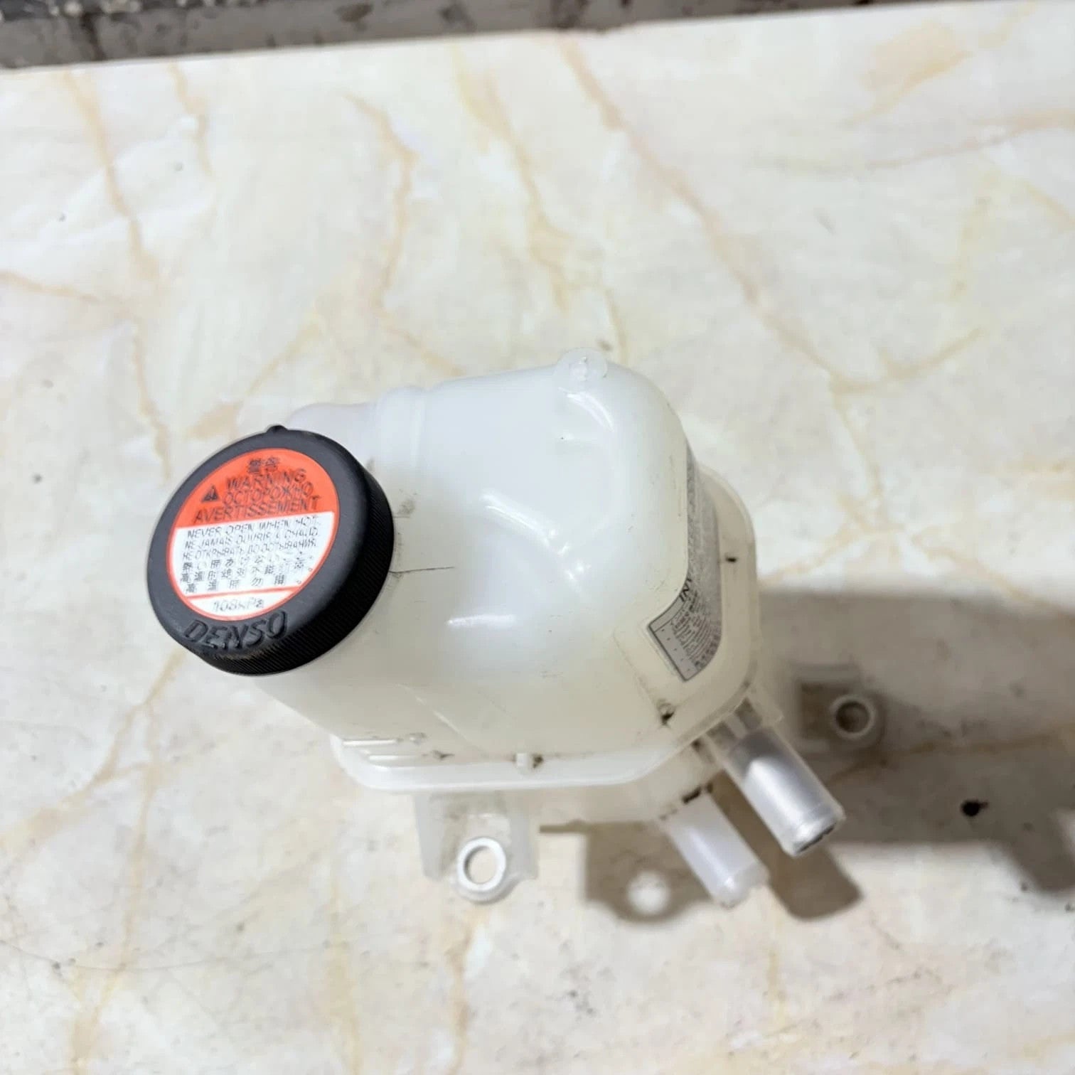 TOYOTA PRIUS 2013 1.8 HYBRID HEADER WATER COOLANT EXPANSION BOTTLE TANK & PIPE