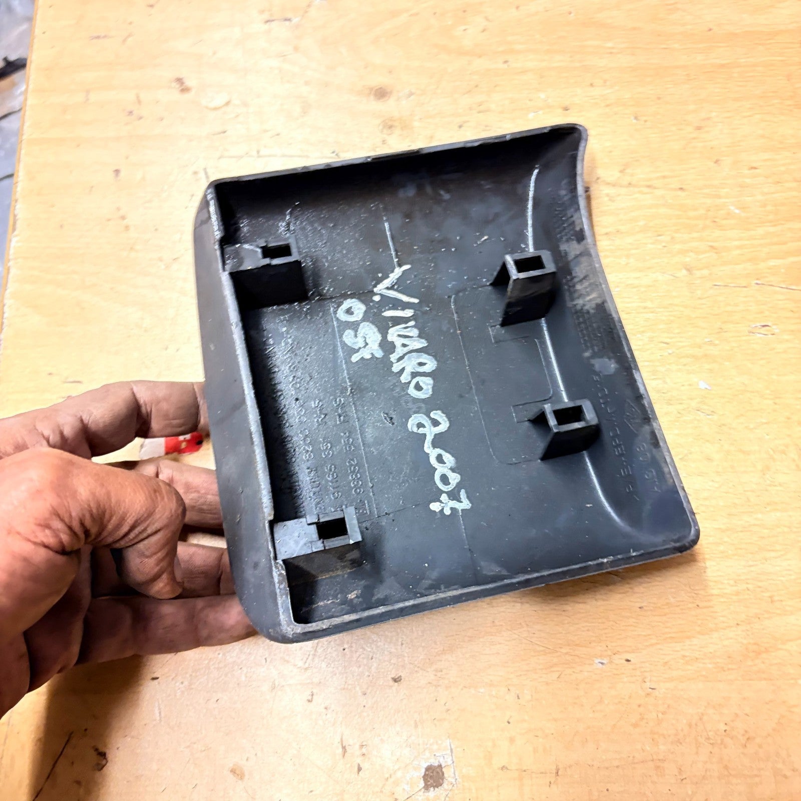 Vauxhall Vivaro 2001-2014 RH B Post Lower Moulding 91165351 Trafic Primastar