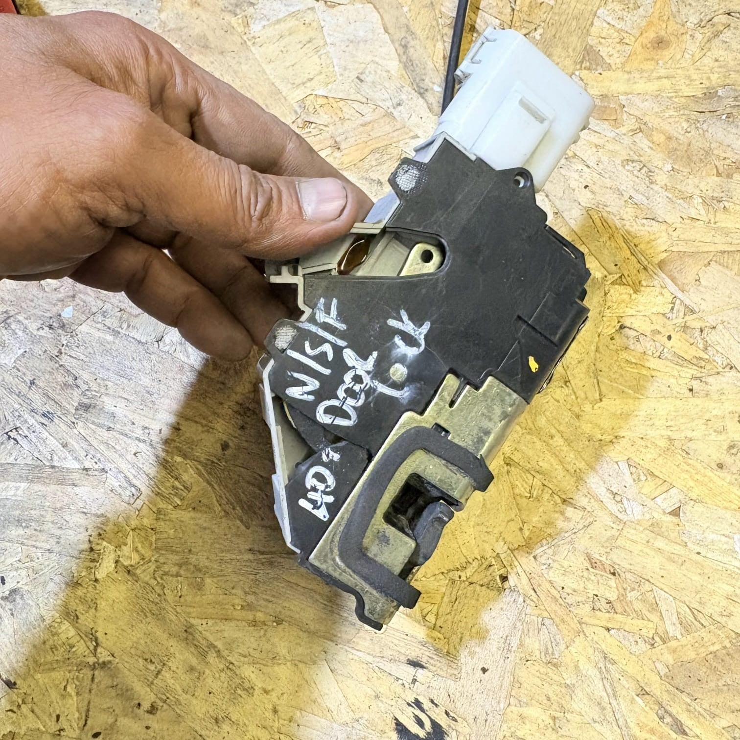 PEUGEOT 407 SW 6E Passenger Front Door Lock 9660698680 2.0 Petrol 103kw NSF