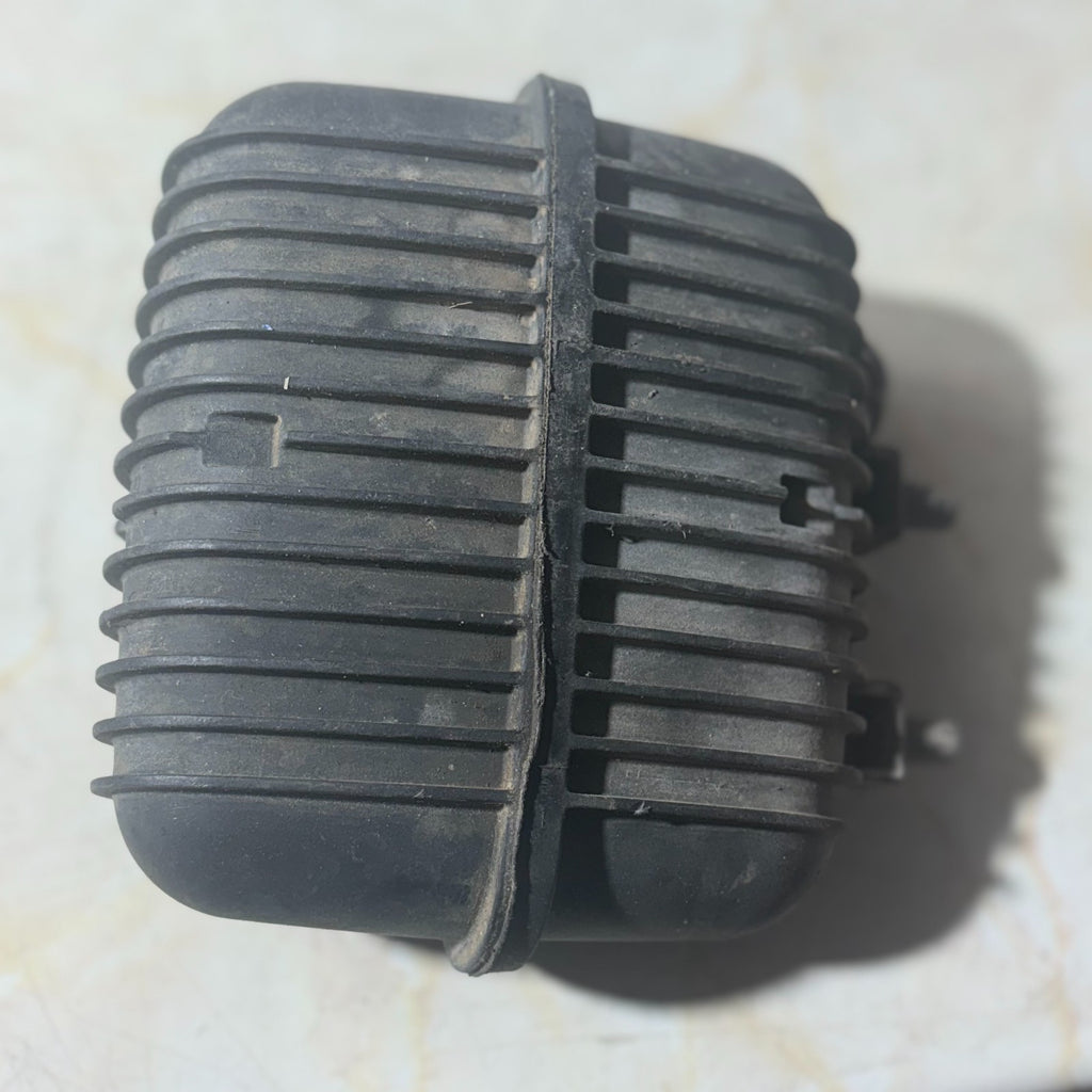 Audi A4 B7 2006 Intercooler Pulsation Damper 8E0129955 Charge Air Resonator