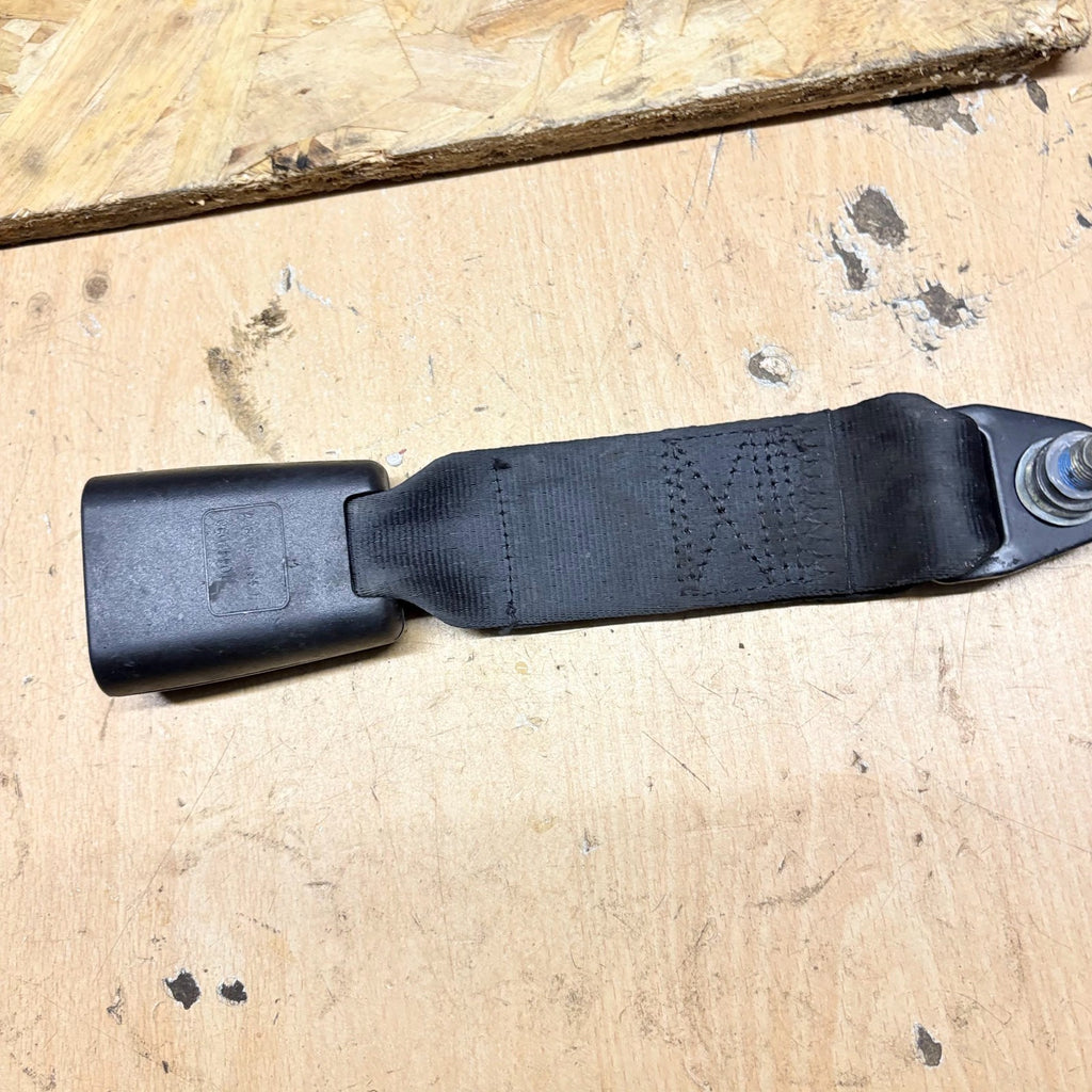 ALFA ROMEO GT 937 REAR RIGHT SEAT BELT BUCKLE HOLDER OSR 2003-2010 COUPE