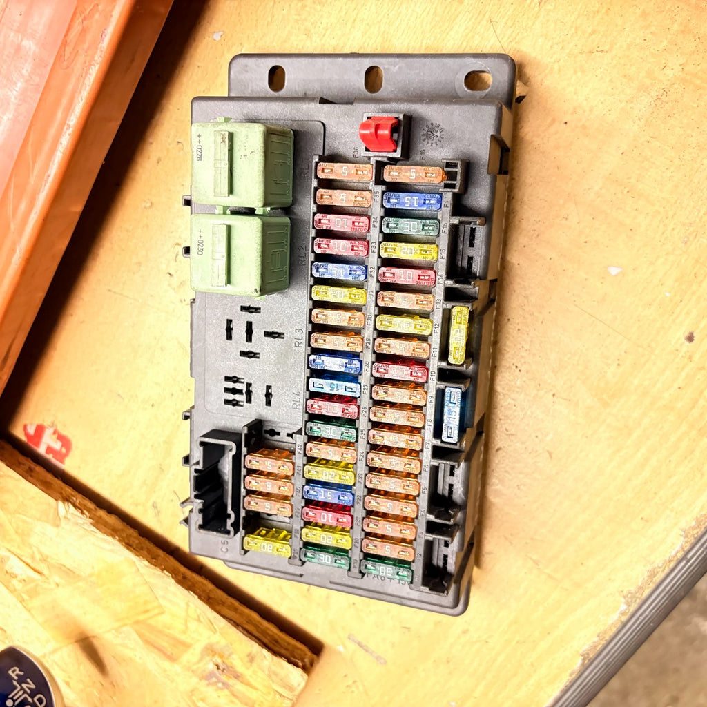 Mini One R50 Under Dashboard Fuse Box Relay Unit 2001-2006 518030317