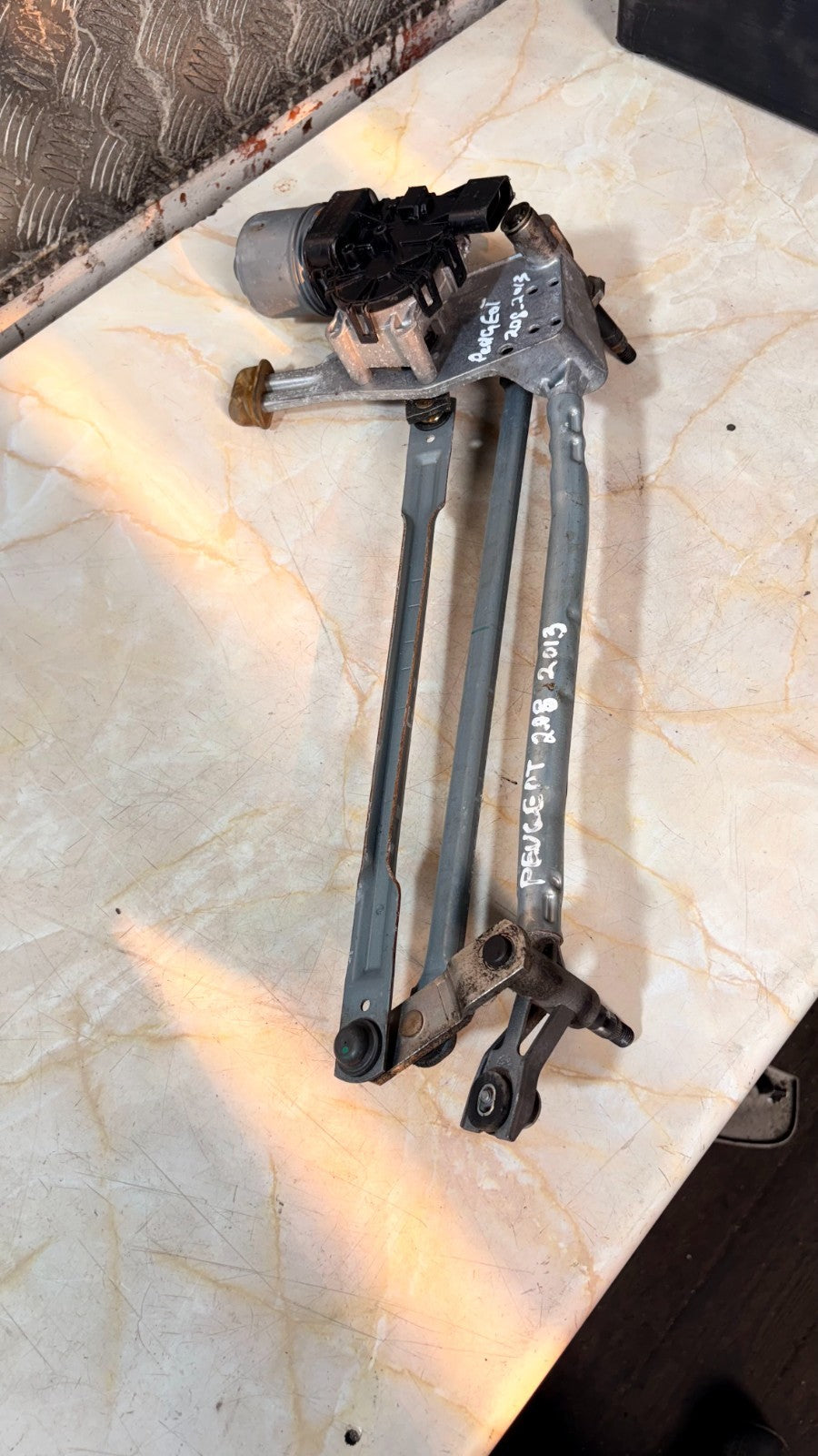 2013 PEUGEOT 208 Front Wiper Motor 0 390 241 578