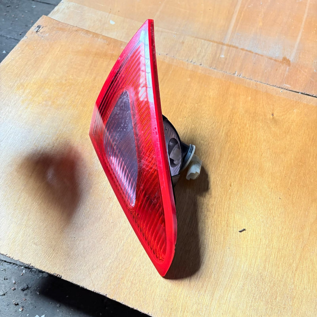 MITSUBISHI COLT 6 Z30 INNER LEFT PASSENGER SIDE TAILLIGHT MN105625