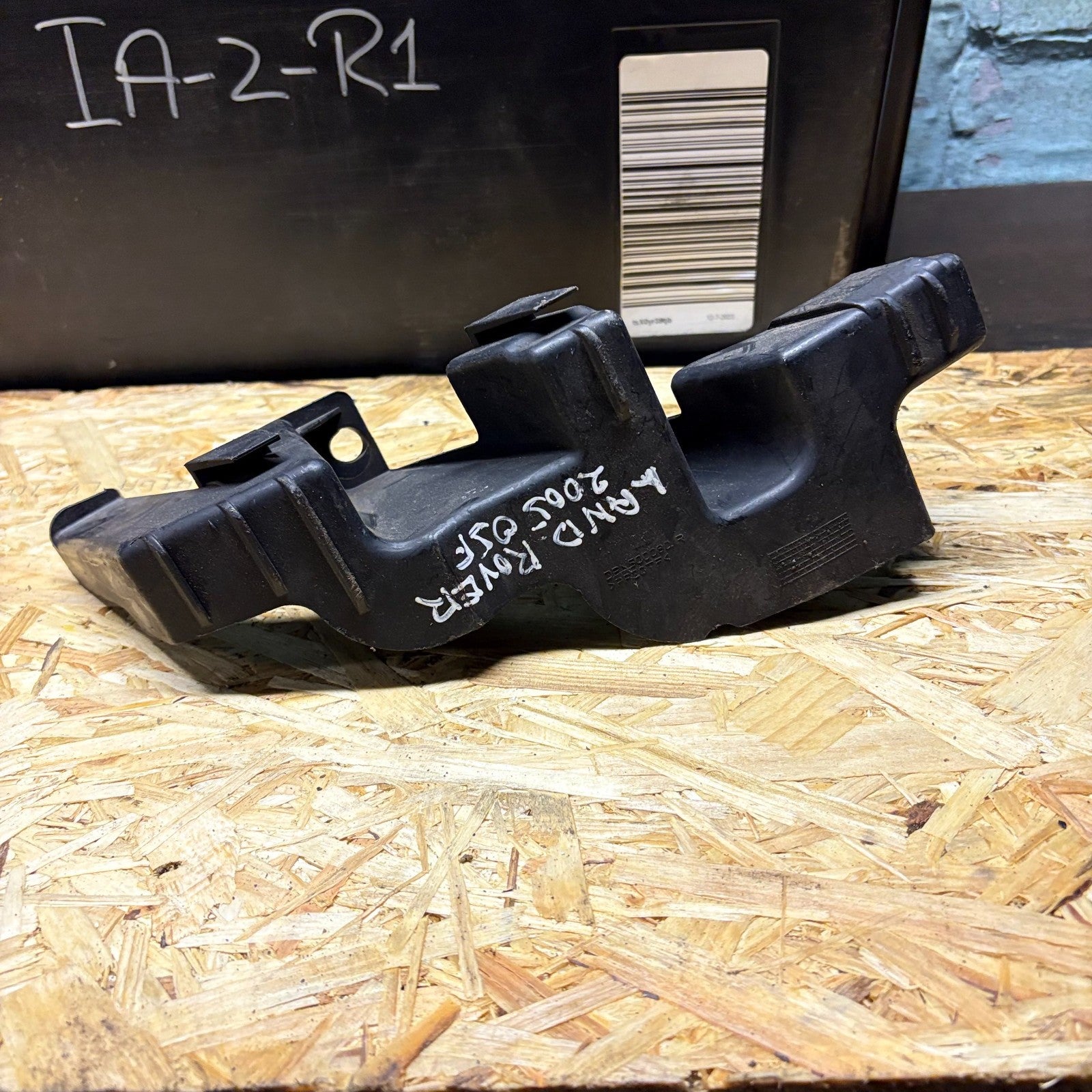 Land Rover Freelander 1997-2006 Right Front Headlight Bumper Holder Trim