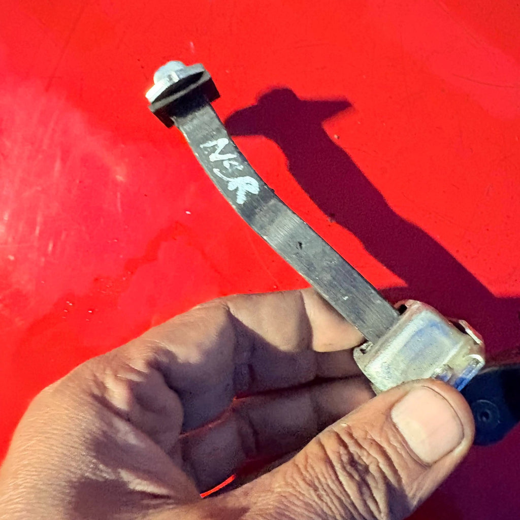 NISSAN QASHQAI NEARSIDE PASSENGER LEFT REAR DOOR CHECK STRAP
