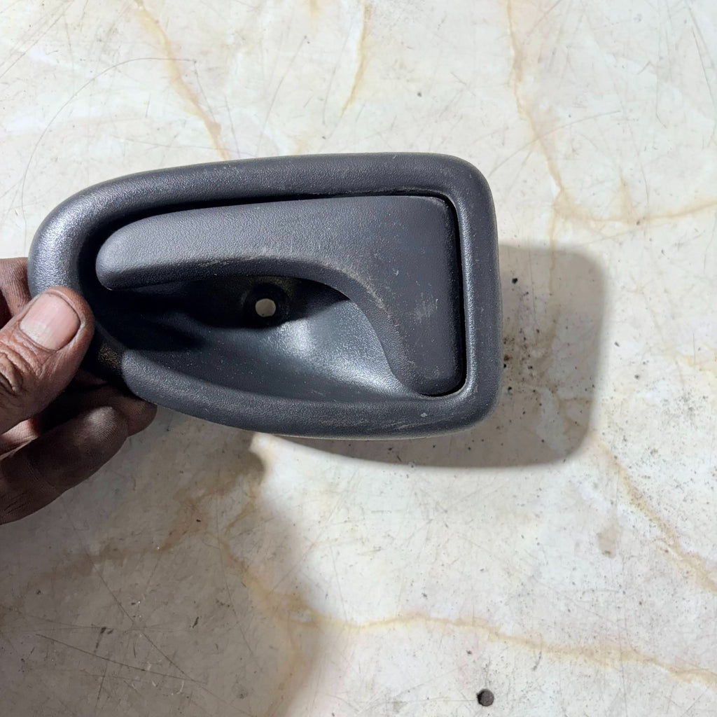 RENAULT TRAFIC/VAUXHALL VIAVARO 2700 LEFT REAR INTERIOR DOOR HANDLE 7700432707