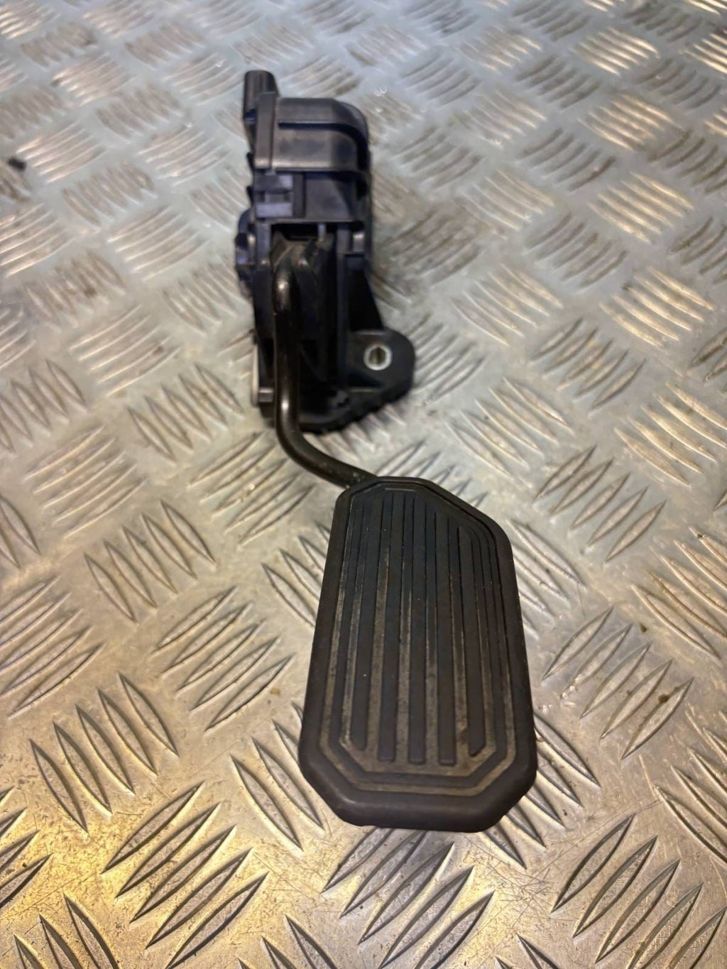 Toyota Prius Hybrid Accelerator Throttle Pedal 78120-47040 (2004)