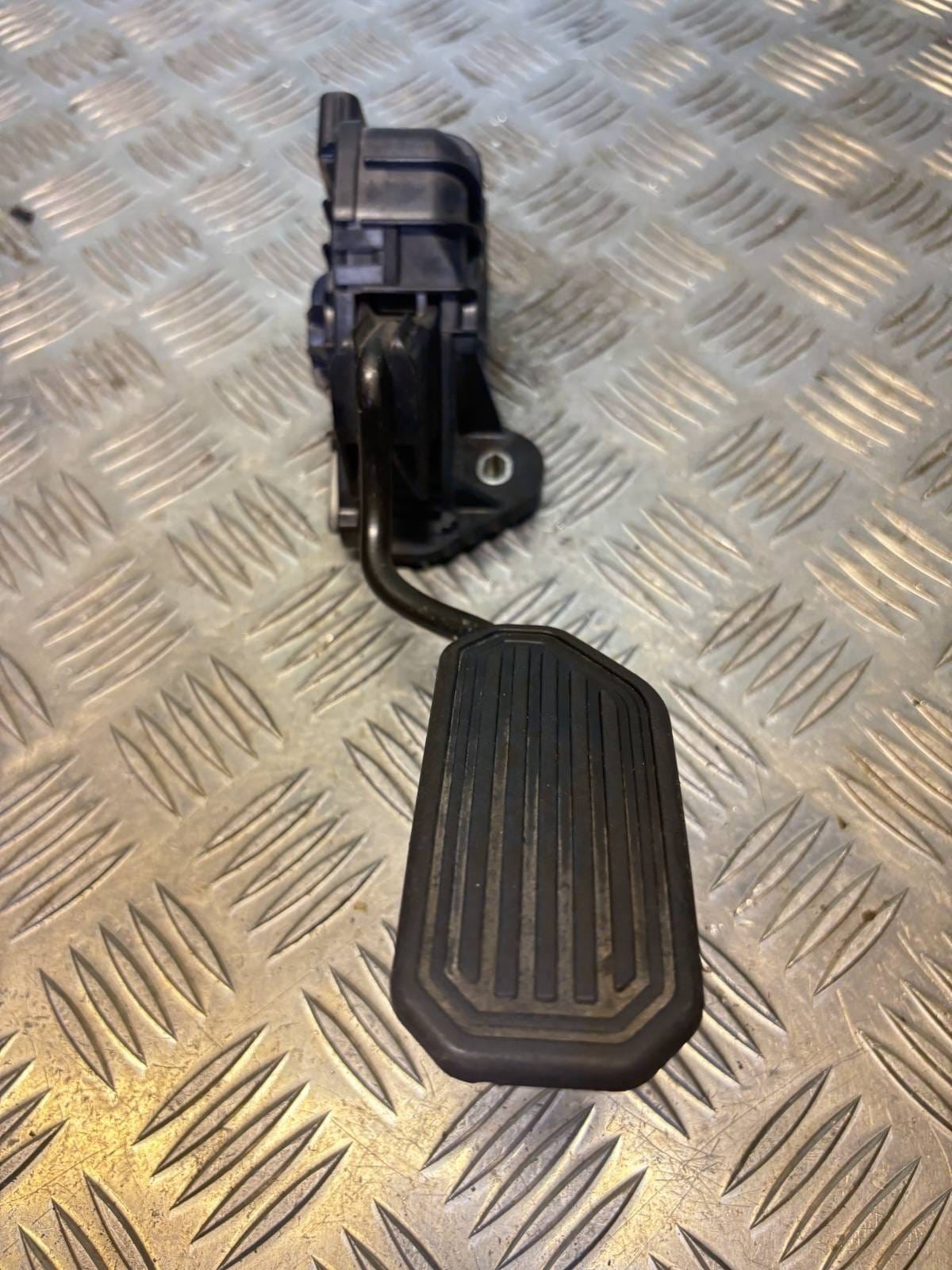 Toyota Prius Hybrid Accelerator Throttle Pedal 78120-47040 (2004)