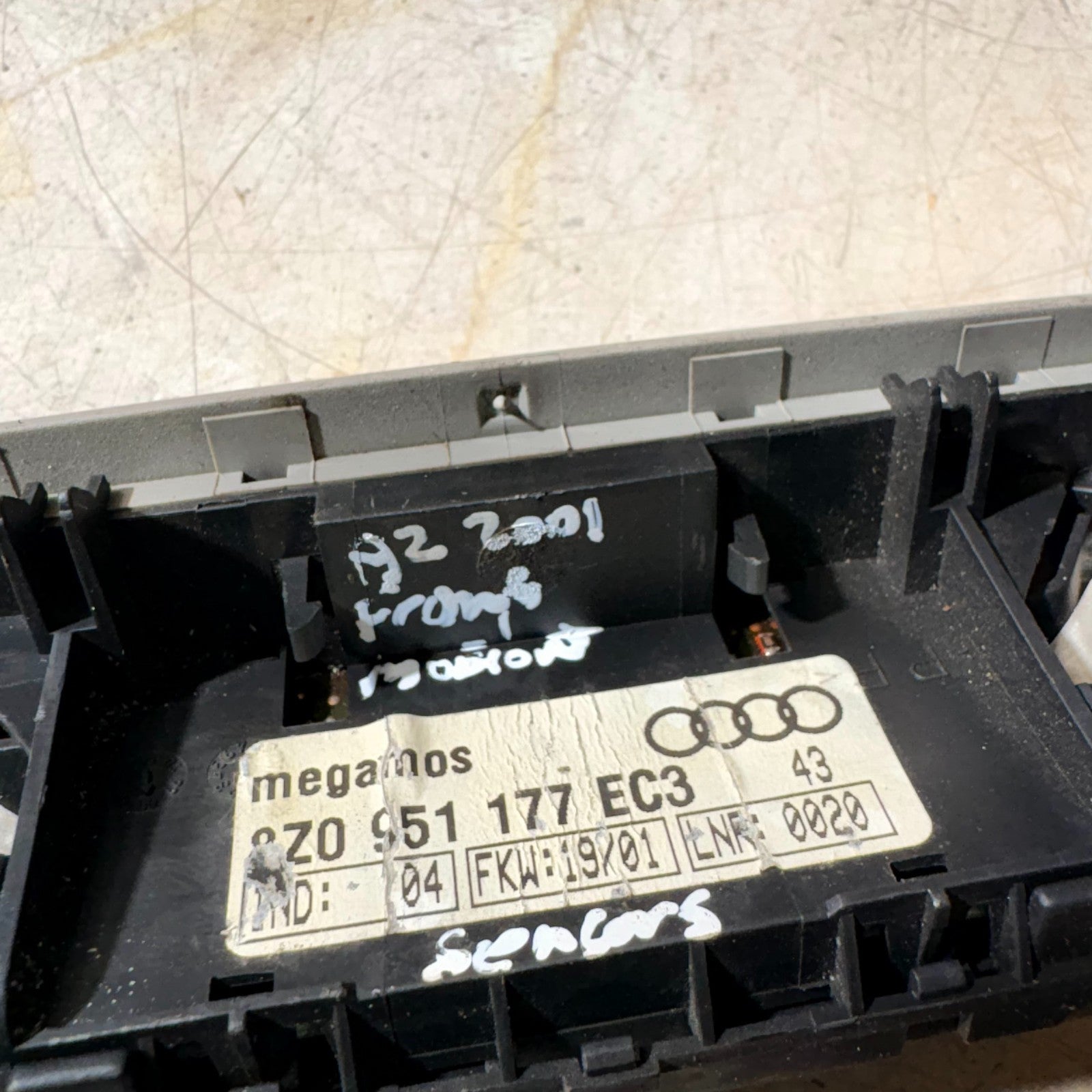 2001 AUDI A1 ULTRASONIC ALARM MOTION DETECTION SENSOR 8Z0951177