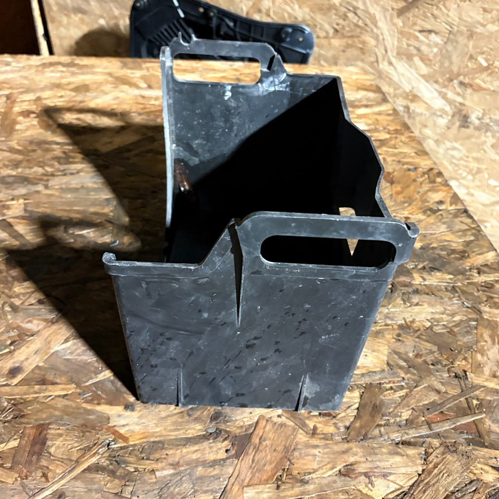 Mitsubishi Shogun/Pajero Mk3 2001-2006 Battery Tray Holder Box Base