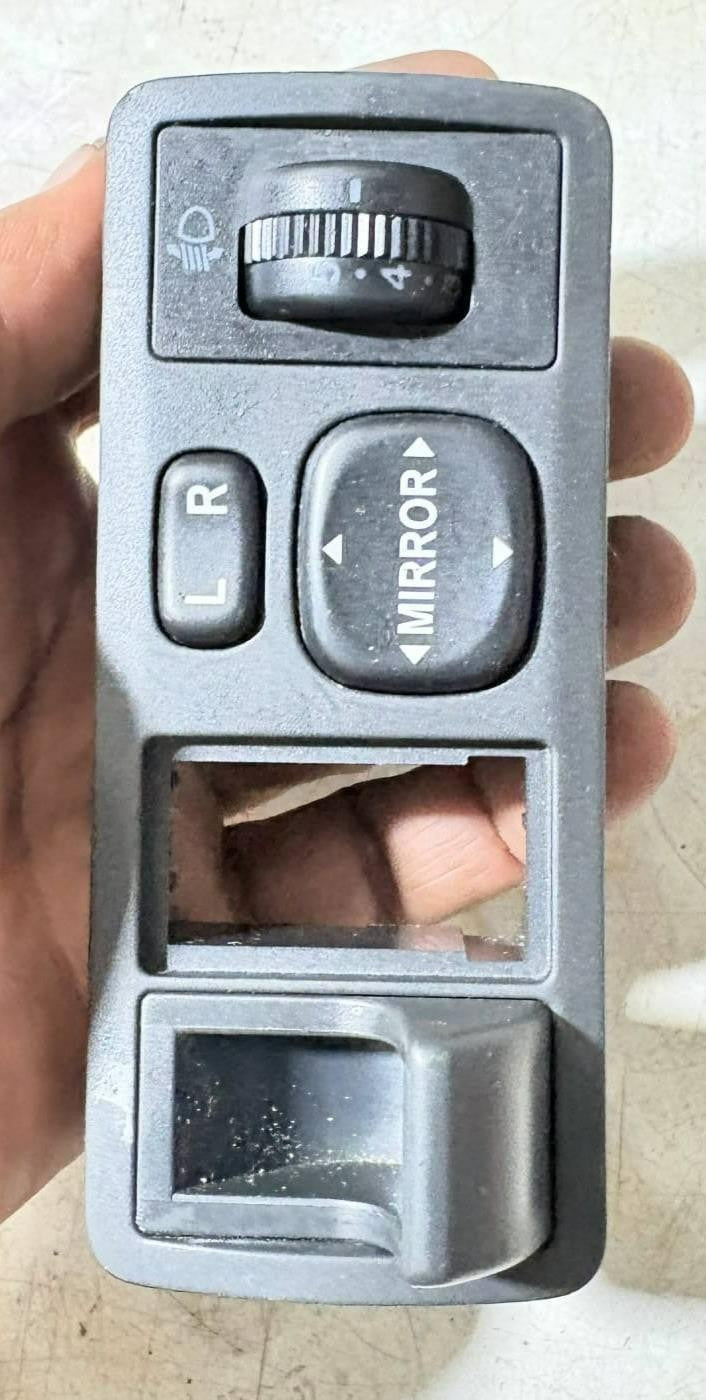 TOYOTA COROLLA 2003-2008 E120 Wing Mirror Switch 183574 Black