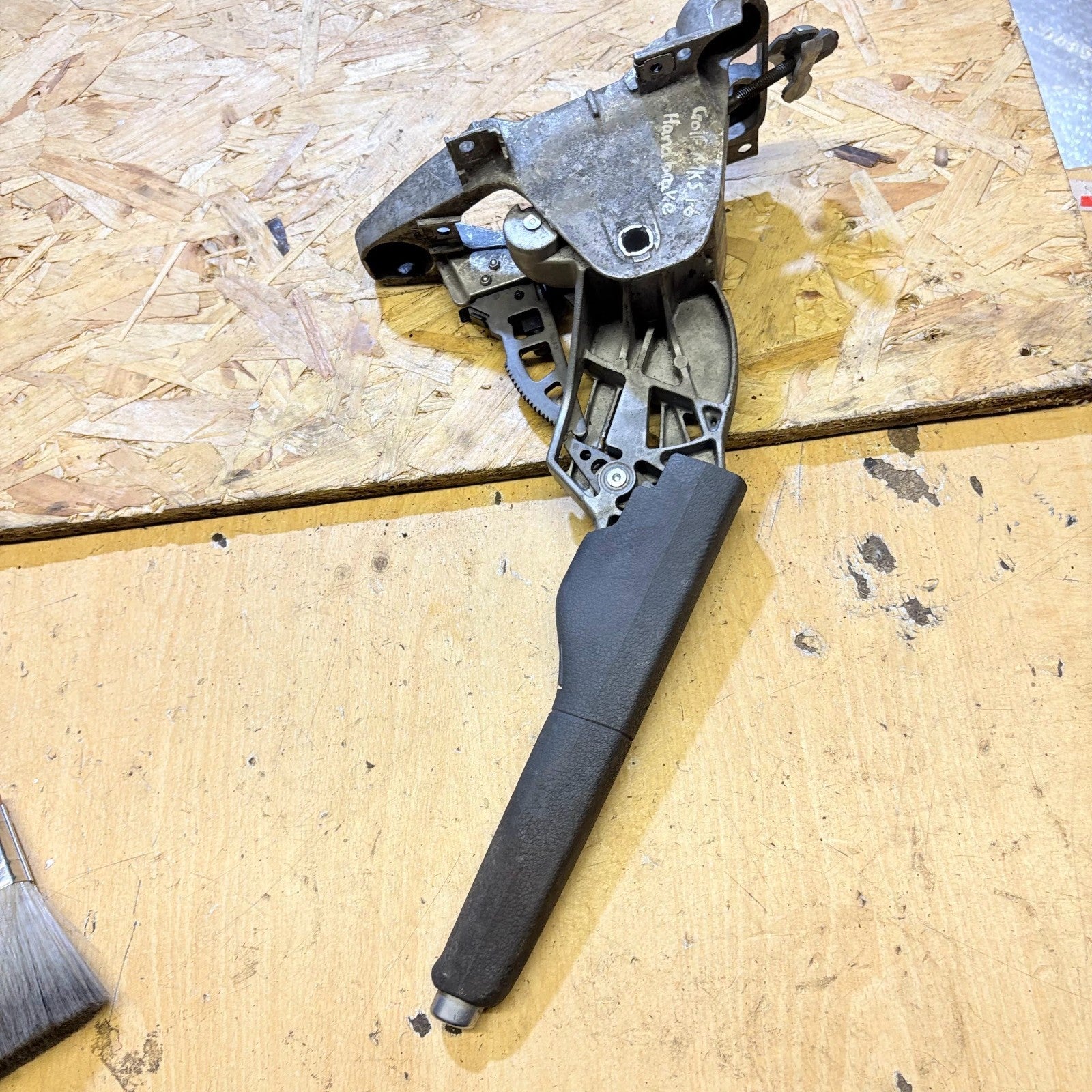 VOLKSWAGEN GOLF MK5 1K1 (2007) HANDBRAKE LEVER ASSEMBLY 8J0711303H