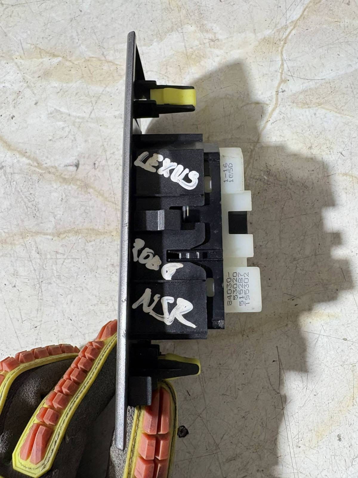LEXUS IS220 WINDOW SWITCH REAR LEFT PASSENGER SIDE 74272-53010 2005-2006