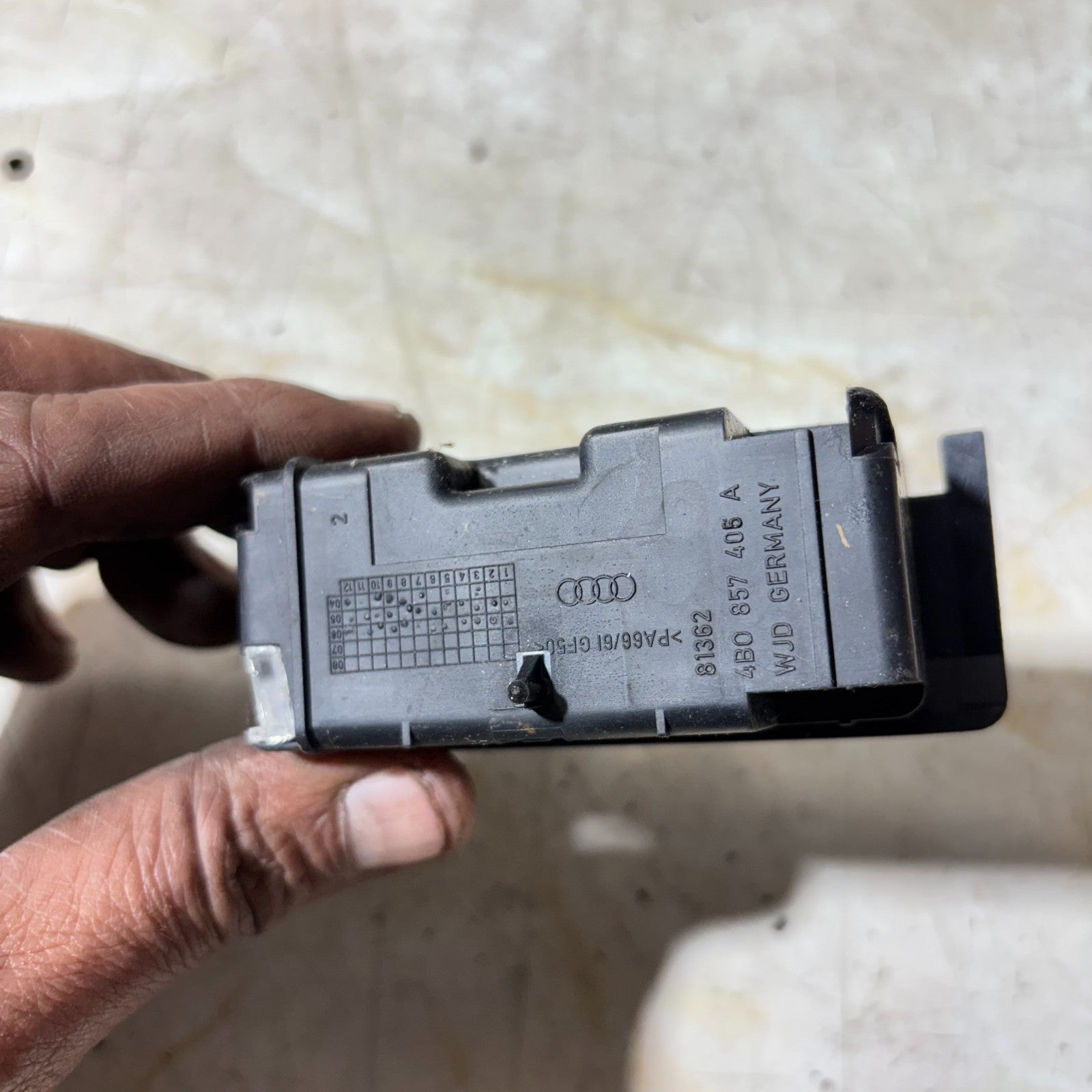 2005-2011 AUDI REAR LEFT DOOR ASHTRAY INSERT 4B0857405A