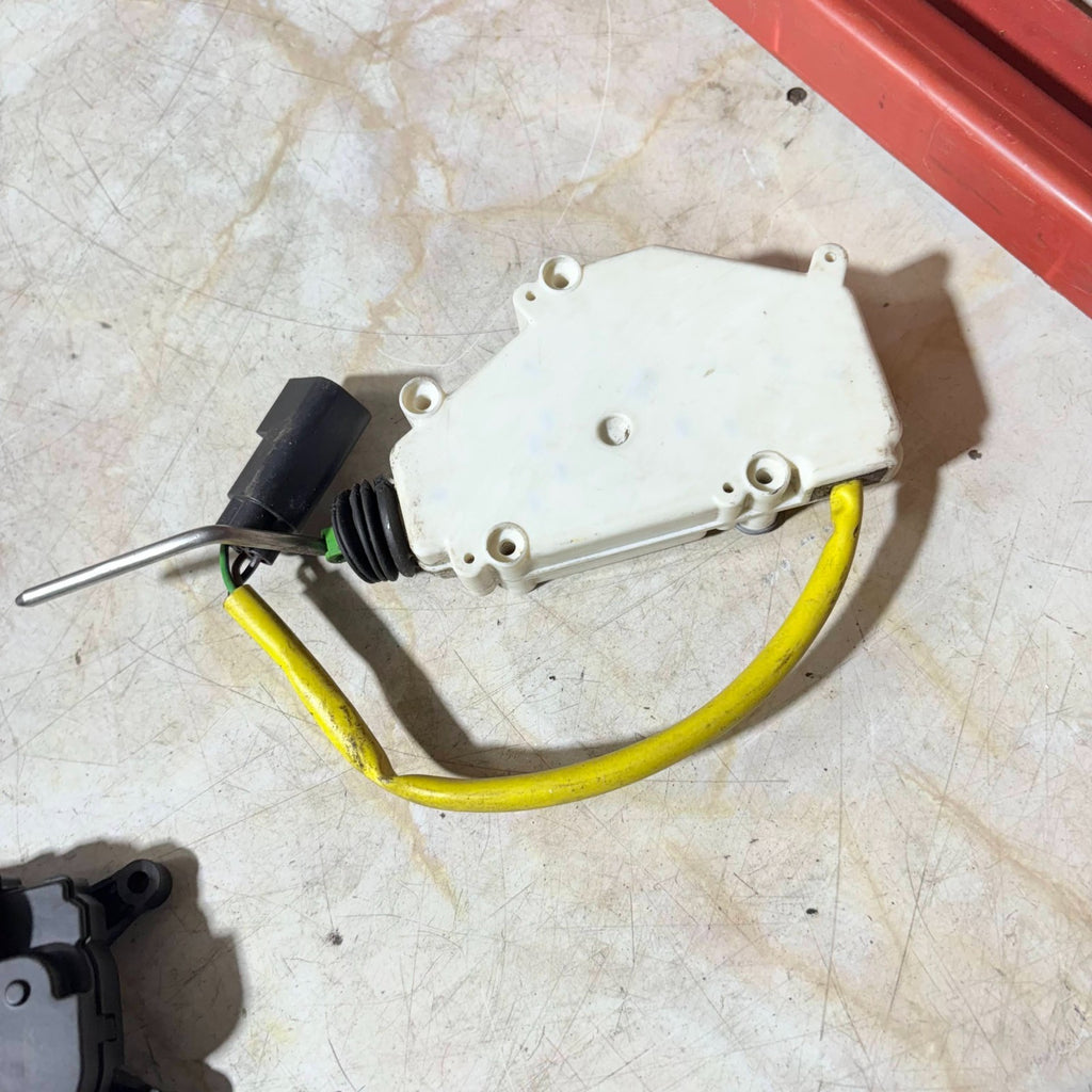 Seat Alhambra Mk2 Fuel tank Cap Lock 7MO959775