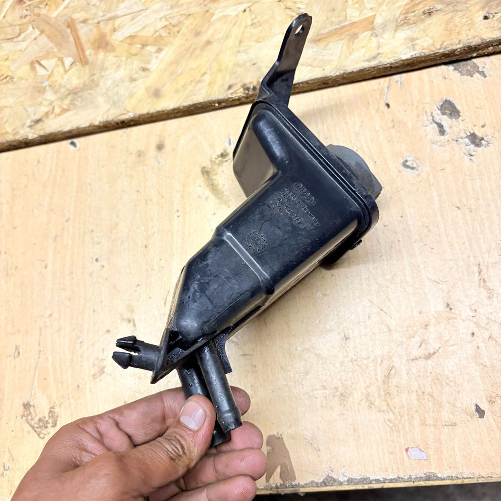 Audi A4 2009 Power steering fluid tank reservoir 8E0422373B