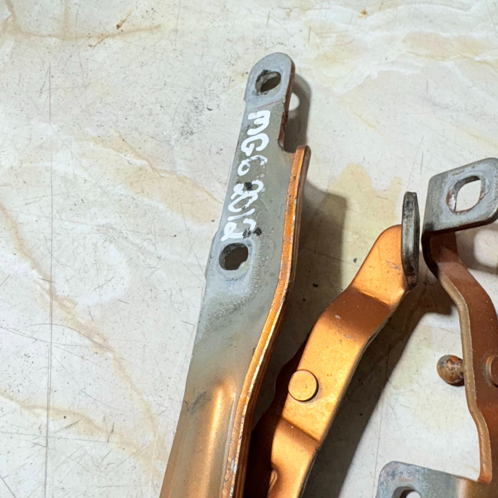 2012 MG MG6 BONNET HINGES BOTH SIDES IN ORANGE
