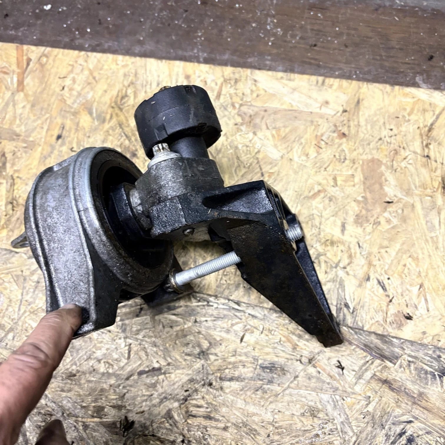 Opel Meriva B 2010-2017 1.7 CDTI 6-Speed RH Engine Mount Bracket 13125627