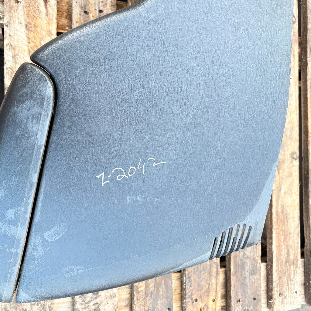 5GG05TRMA Jeep Cherokee KJ/Liberty 2002-2007 Auto Center Console Armrest