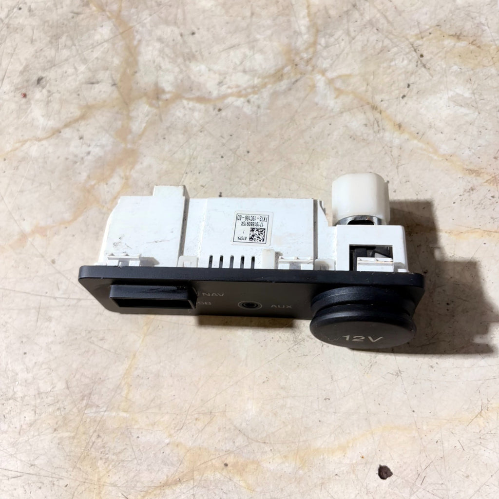 JAGUAR XE X760 AUX JACK USB PORT 12V POWER OUTLET SOCKET FK72-19C166-BD 2016