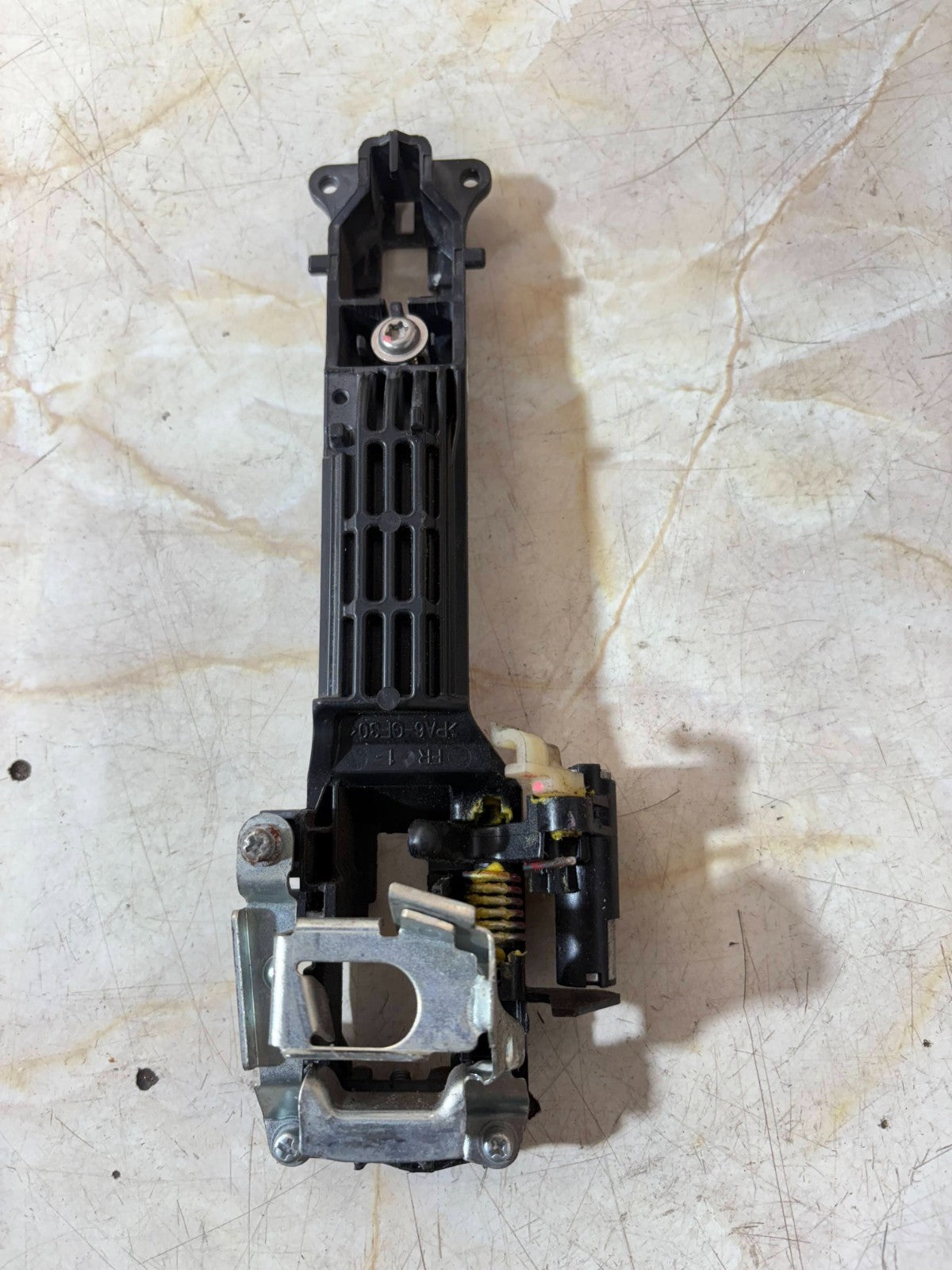 TOYOTA AURIS 2006-2012 OSF FRONT RIGHT SIDE DOOR HANDLE BRACKET