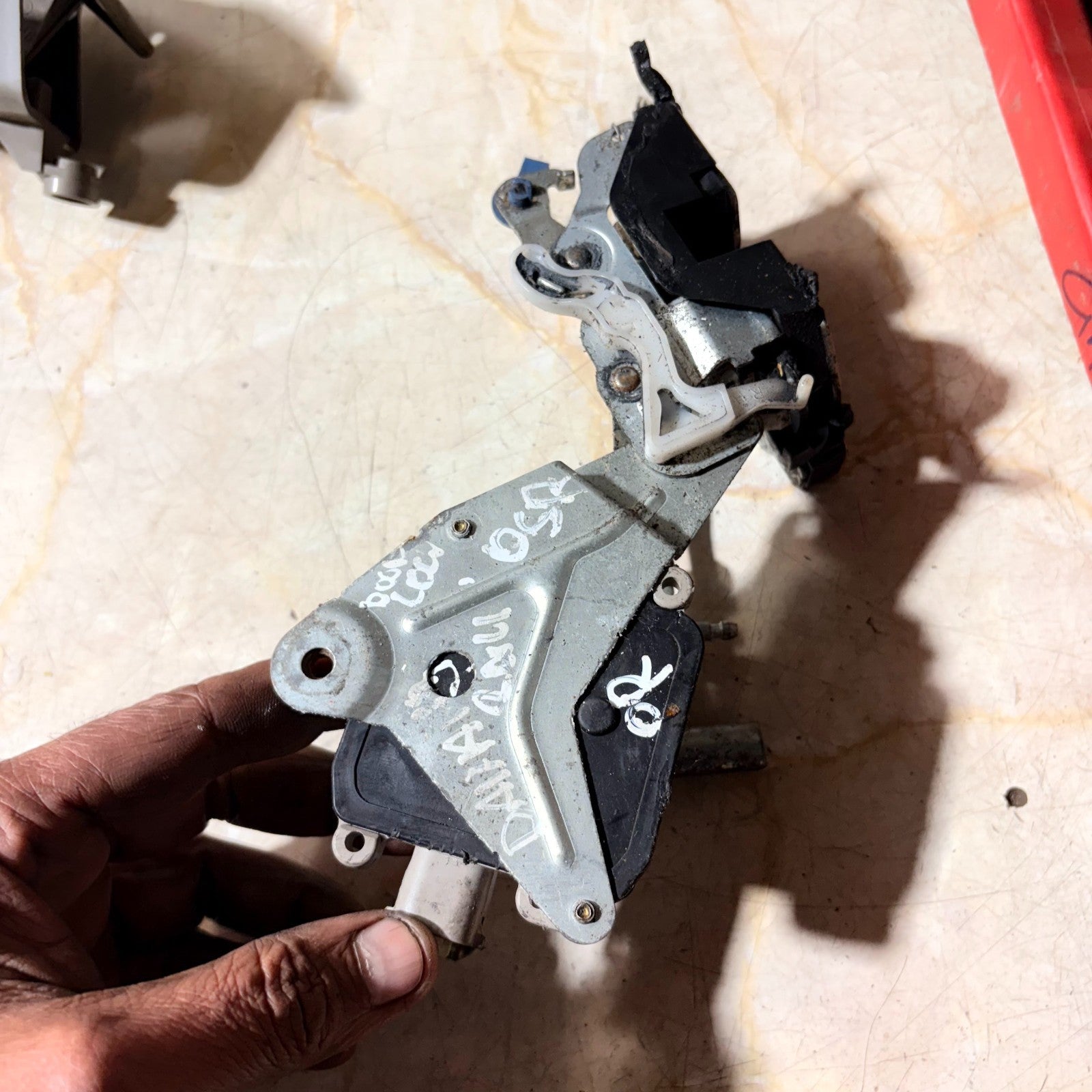 Daihatsu Yrv Right Offside Rear Door Lock 85470-97401 Mk1 2001-2006U