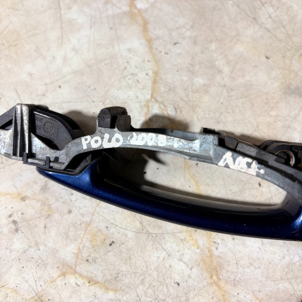 VOLKSWAGEN POLO 2003-2009 DOOR HANDLE EXTERIOR FRONT LEFT SIDE Passenger